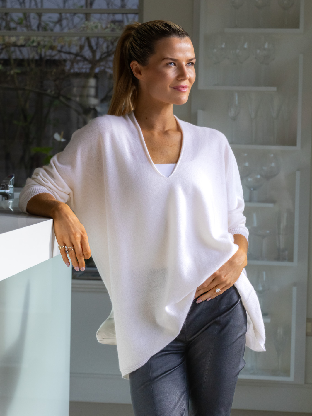 Cashmere By Kate Knitwear One Size Cashmere By Kate V Neck Oversize Sweater In Soft Cream