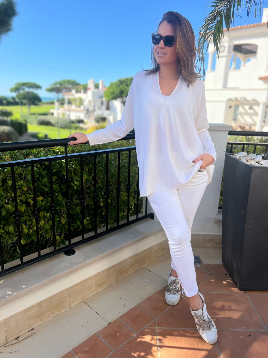 Cashmere by Kate Knitwear One Size Cashmere Oversize V-Neck in Soft Cream