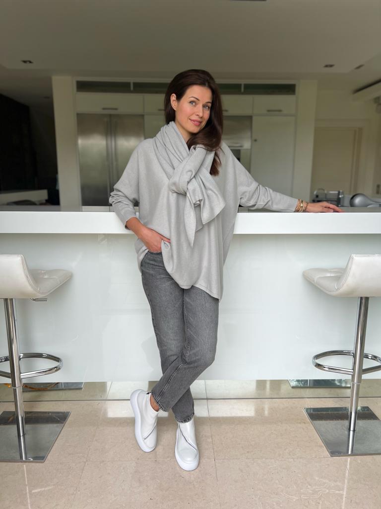 Cashmere by Kate Knitwear One Size Cashmere Oversize V-Neck Sweater in Maison Grey