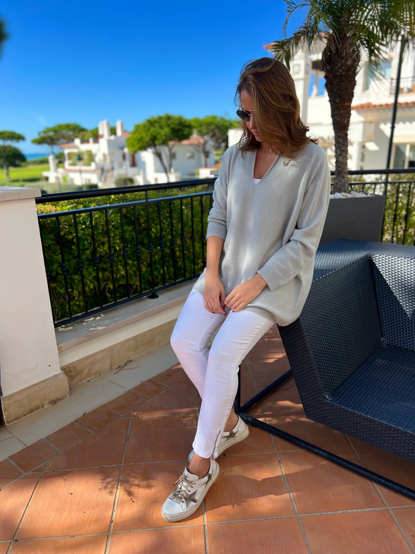 Cashmere by Kate Knitwear One Size Cashmere Oversize V-Neck Sweater in Maison Grey