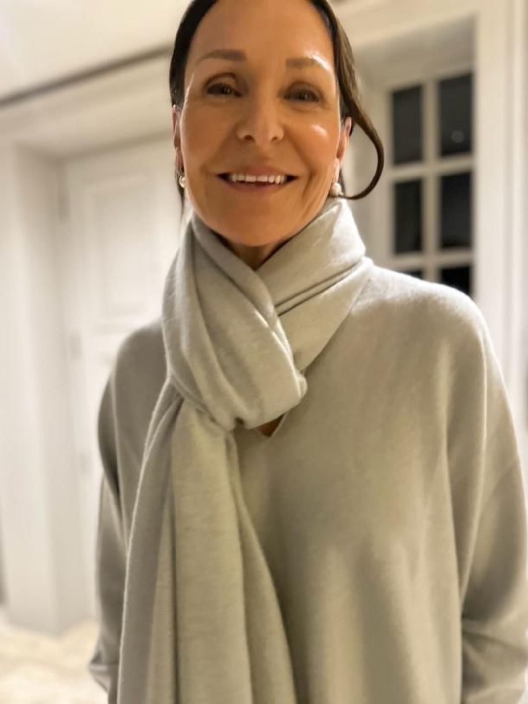 Cashmere by Kate Knitwear One Size Cashmere Travel Wrap in Maison Grey