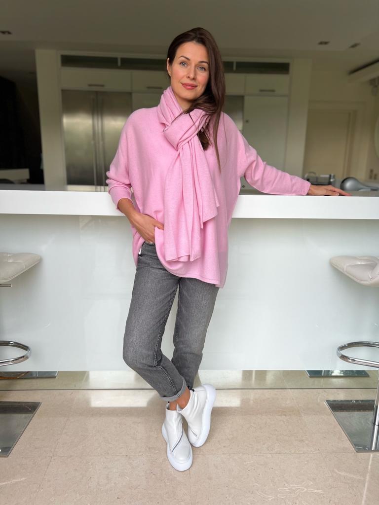 Cashmere by Kate Knitwear One Size Cashmere Travel Wrap in Petal Pink