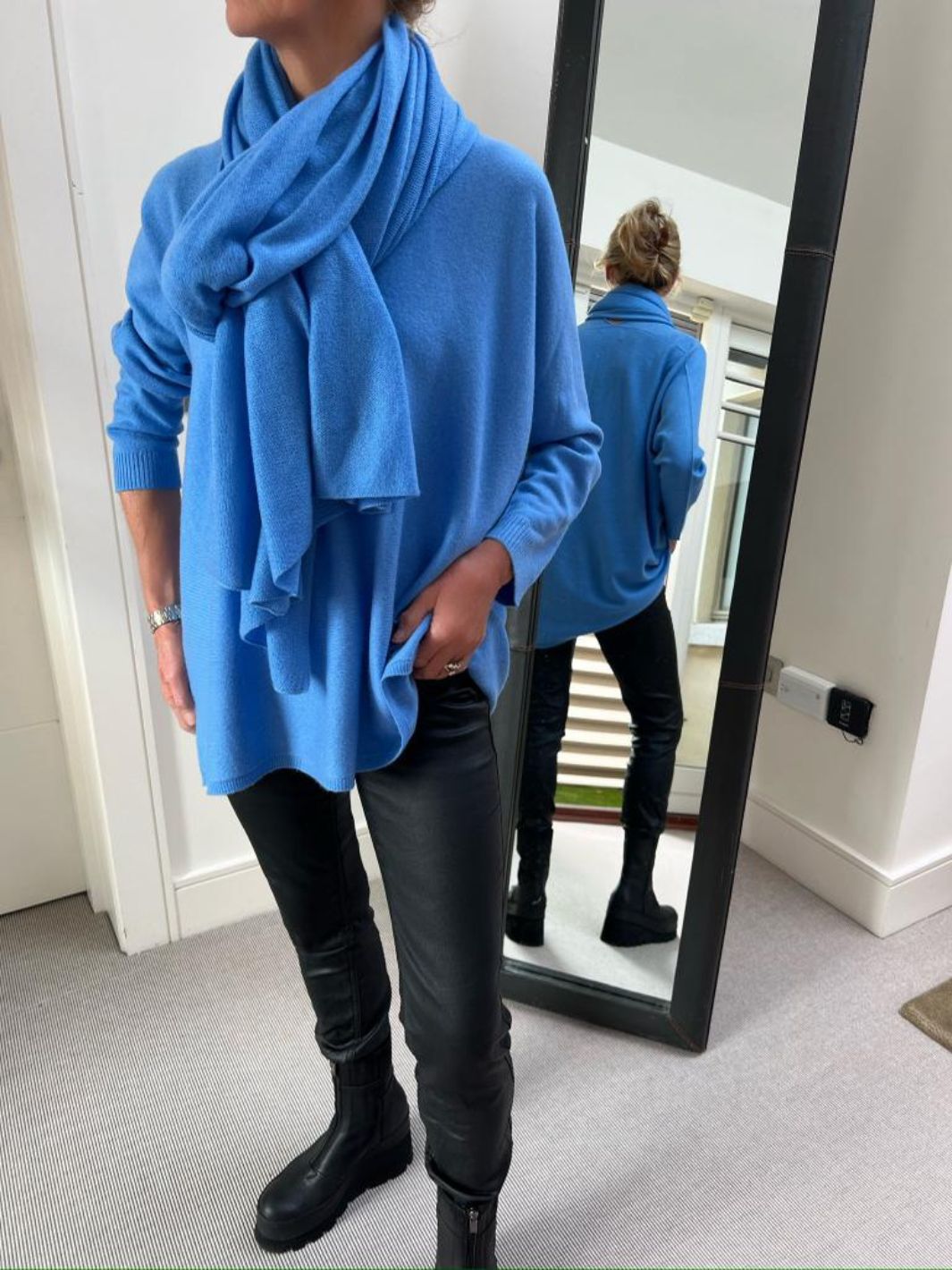 Cashmere by Kate Knitwear One Size Cashmere Wrap in Azure Blue