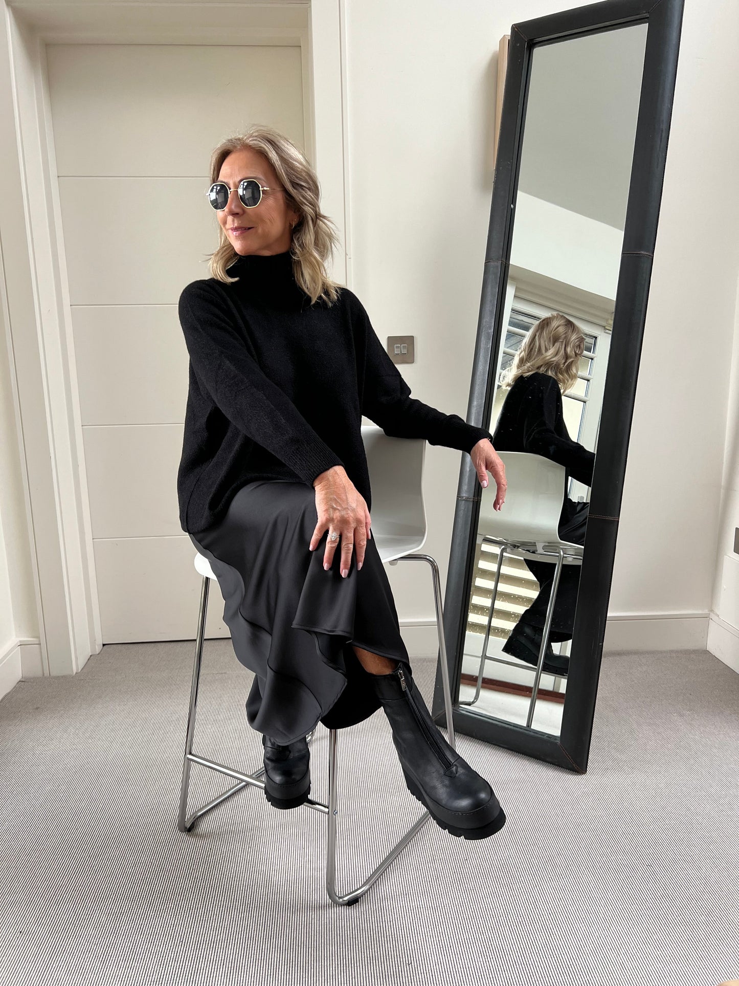 DIFFUSION.ie Josep mid length in long sleeve in Black