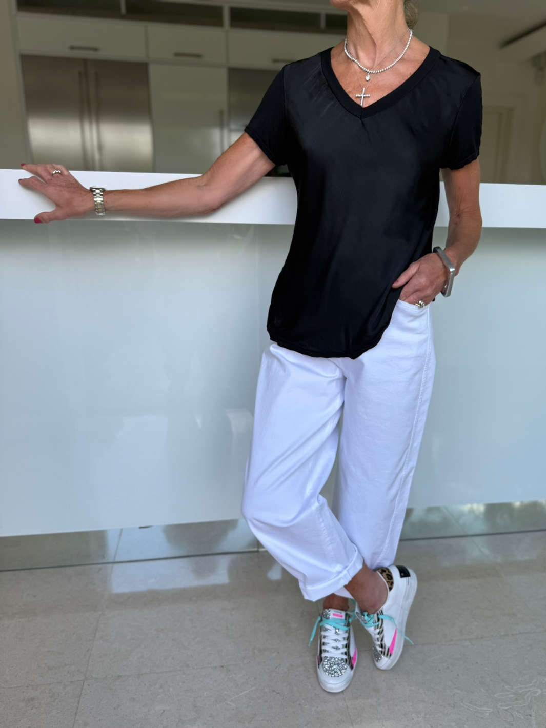 Diffusion.ie Tops One Size Bias Cut Silky V Neck Tee In Black