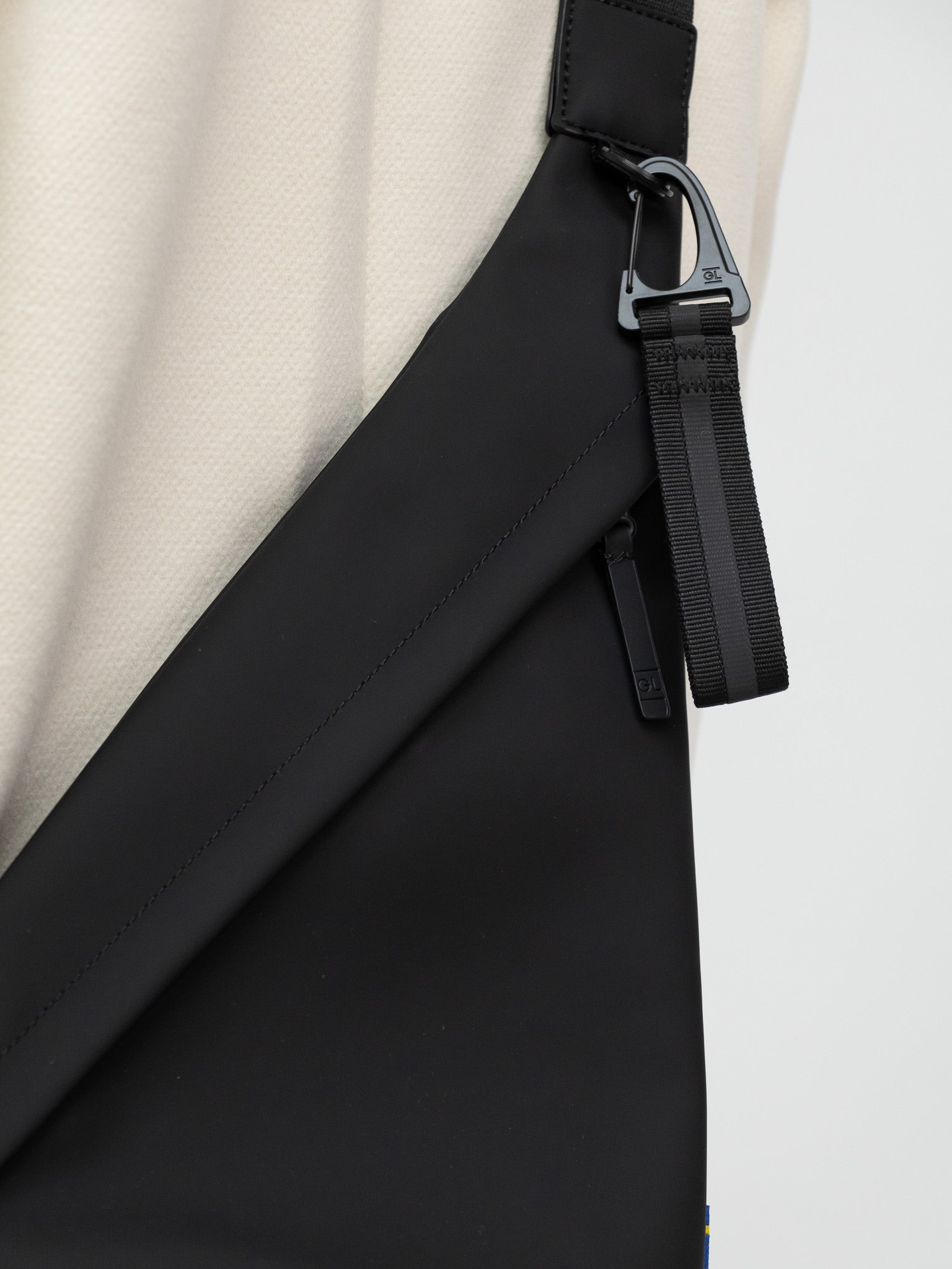 Gaston Luga Bag One Size Spläsh Sling Bag in Black