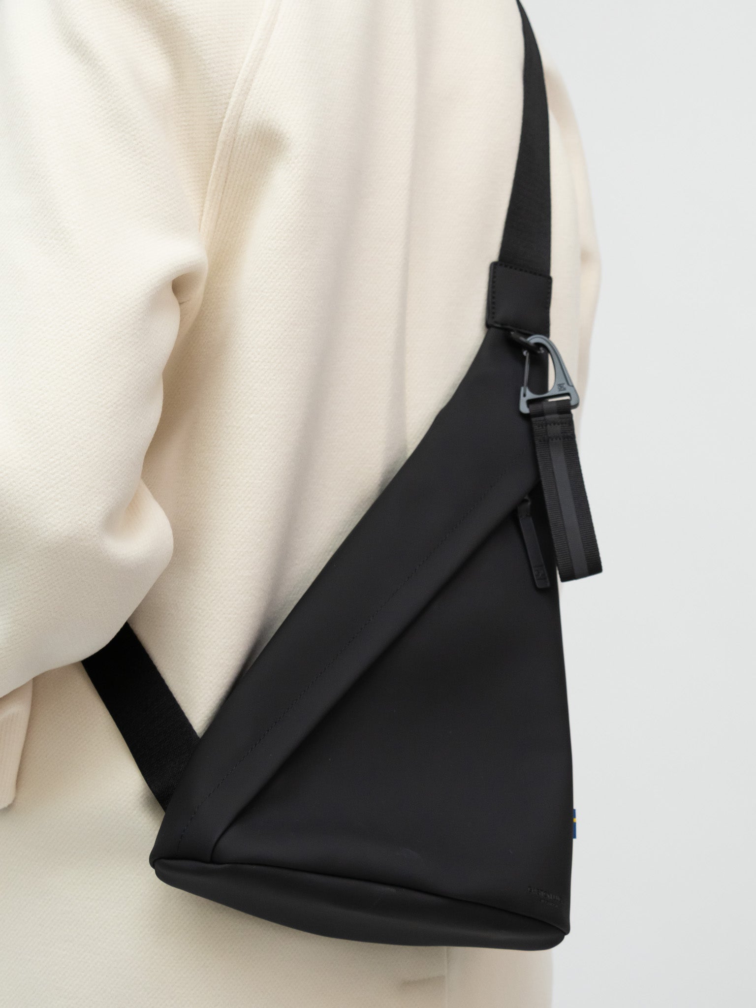 Gaston Luga Bag One Size Spläsh Sling Bag in Black