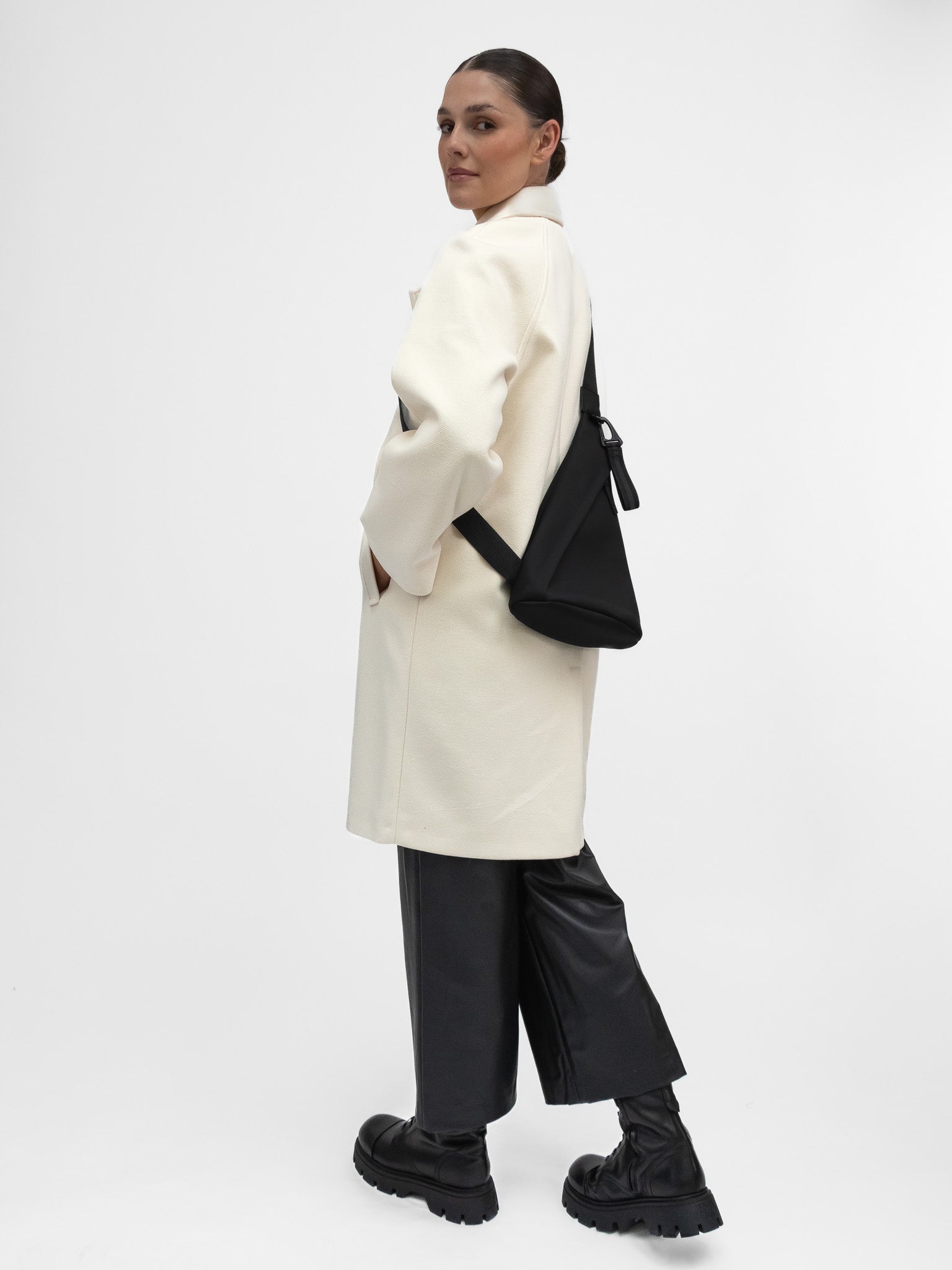 Gaston Luga Bag One Size Spläsh Sling Bag in Black