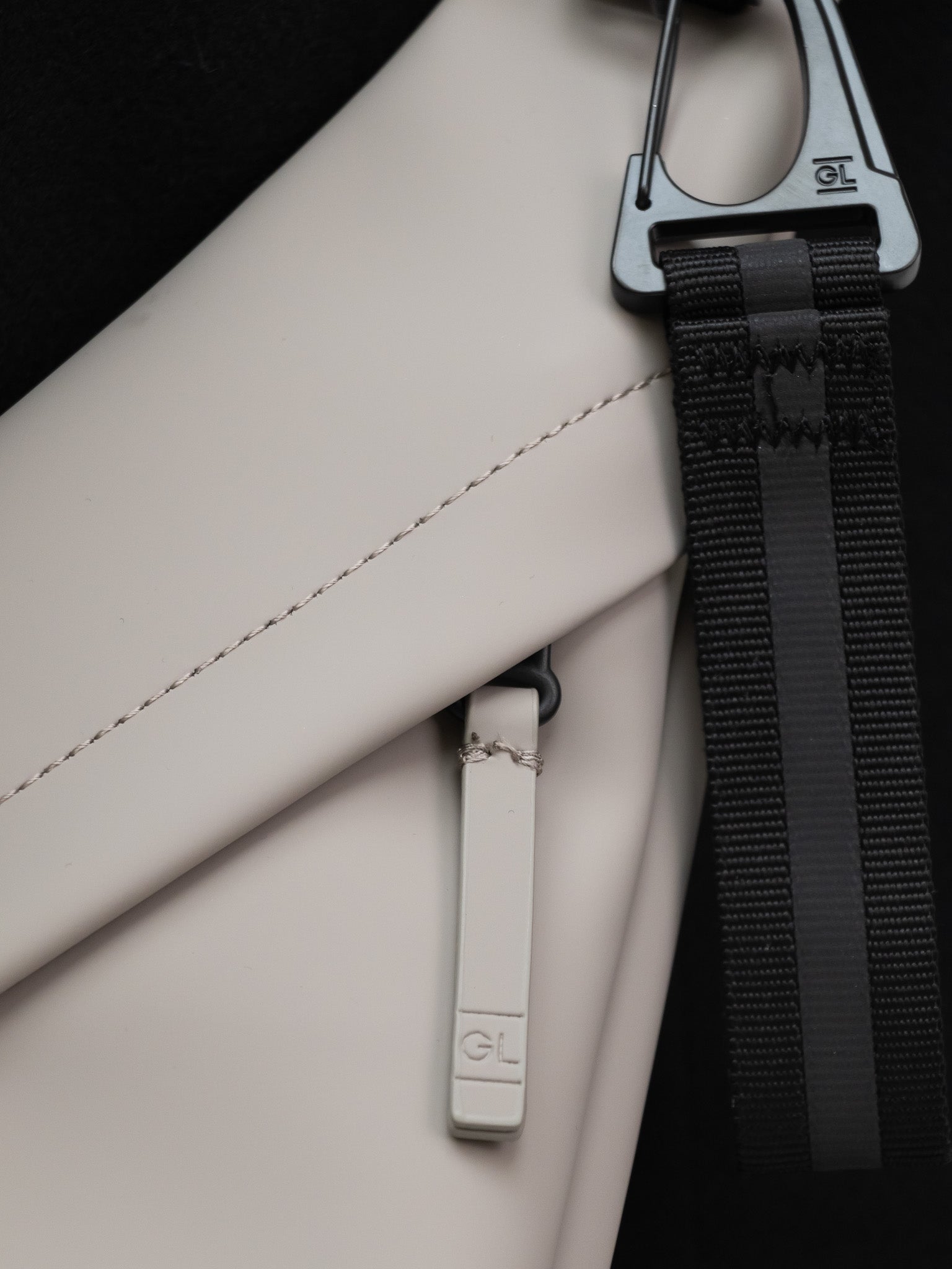 Gaston Luga Bag One Size Spläsh Sling Bag in Taupe