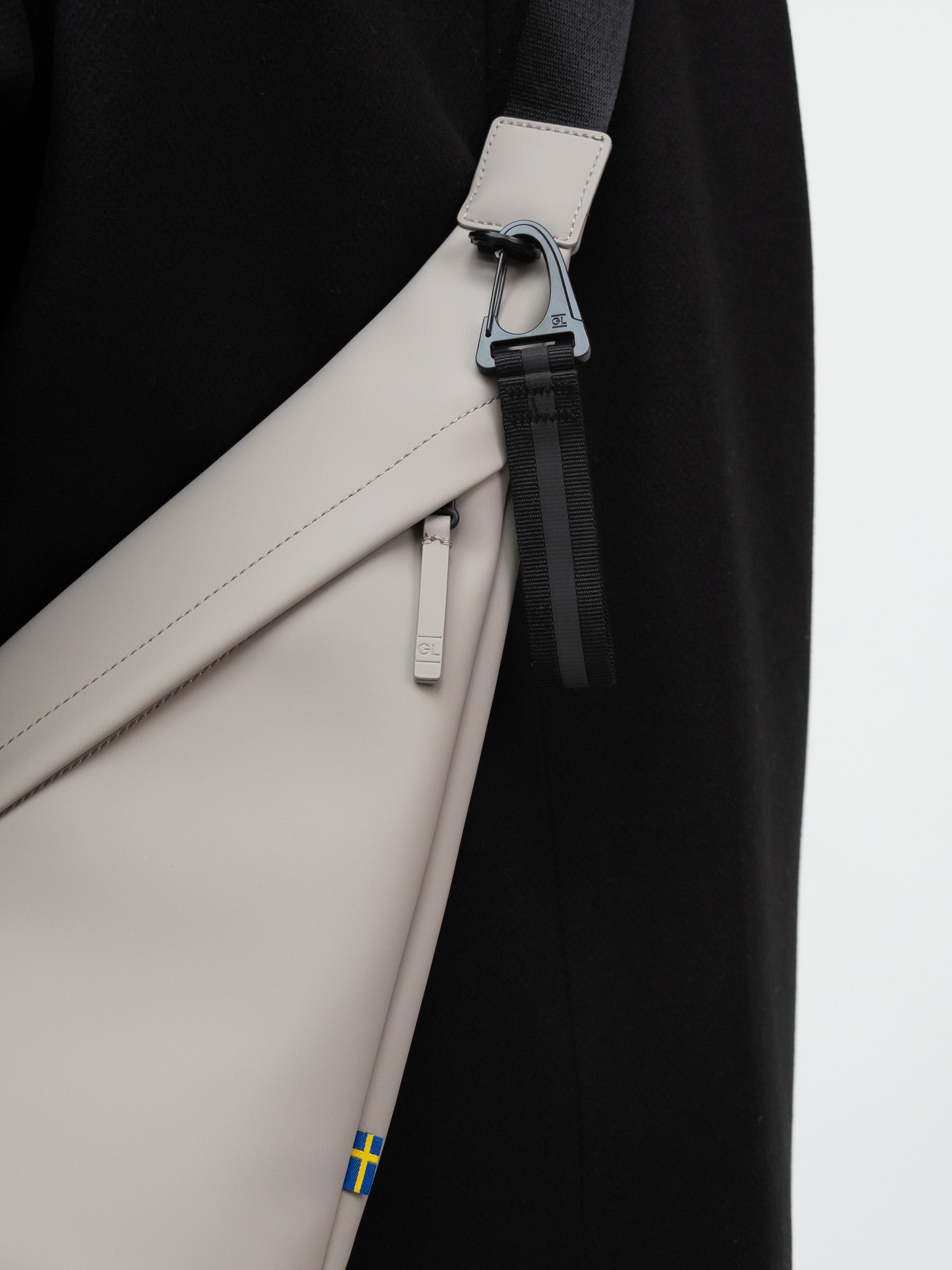 Gaston Luga Bag One Size Spläsh Sling Bag in Taupe