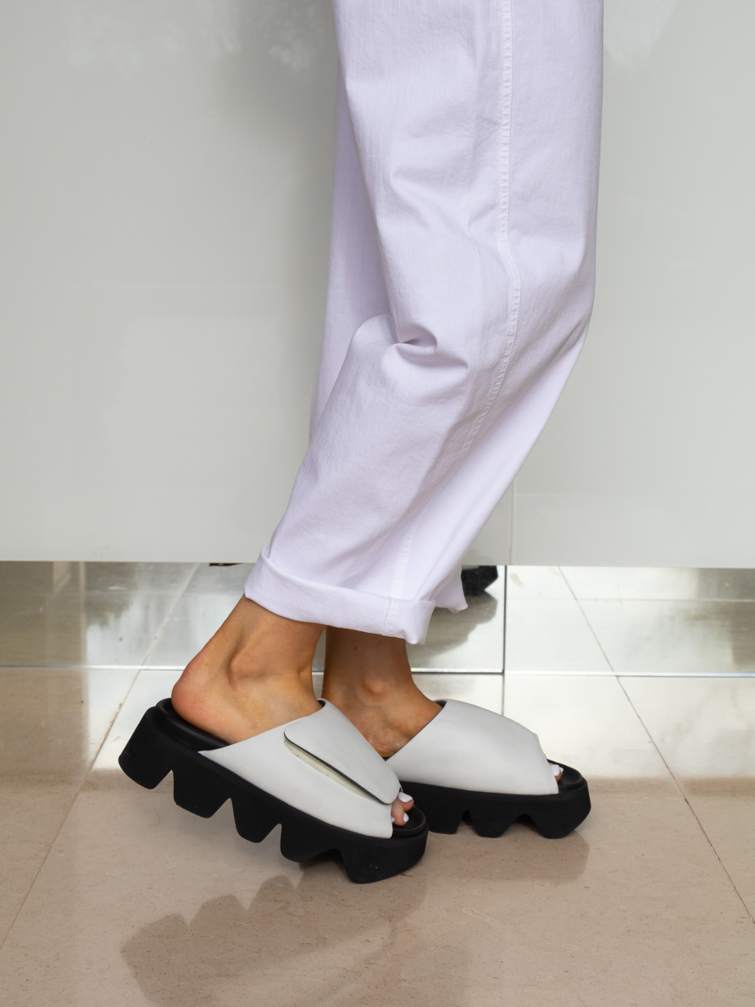 Lofina Shoes Platform Sandal Sliders In Bianco From Lofina