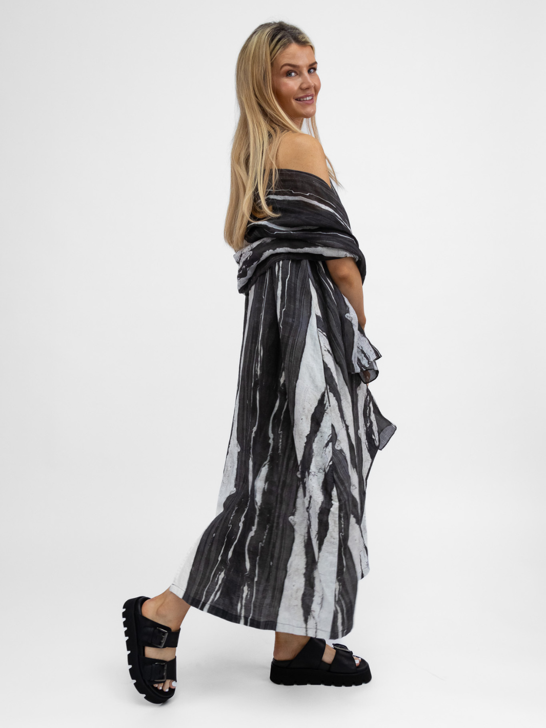 Lotus Eaters Scarf One Size Pashmina In Off White And Black From Lotus Eaters