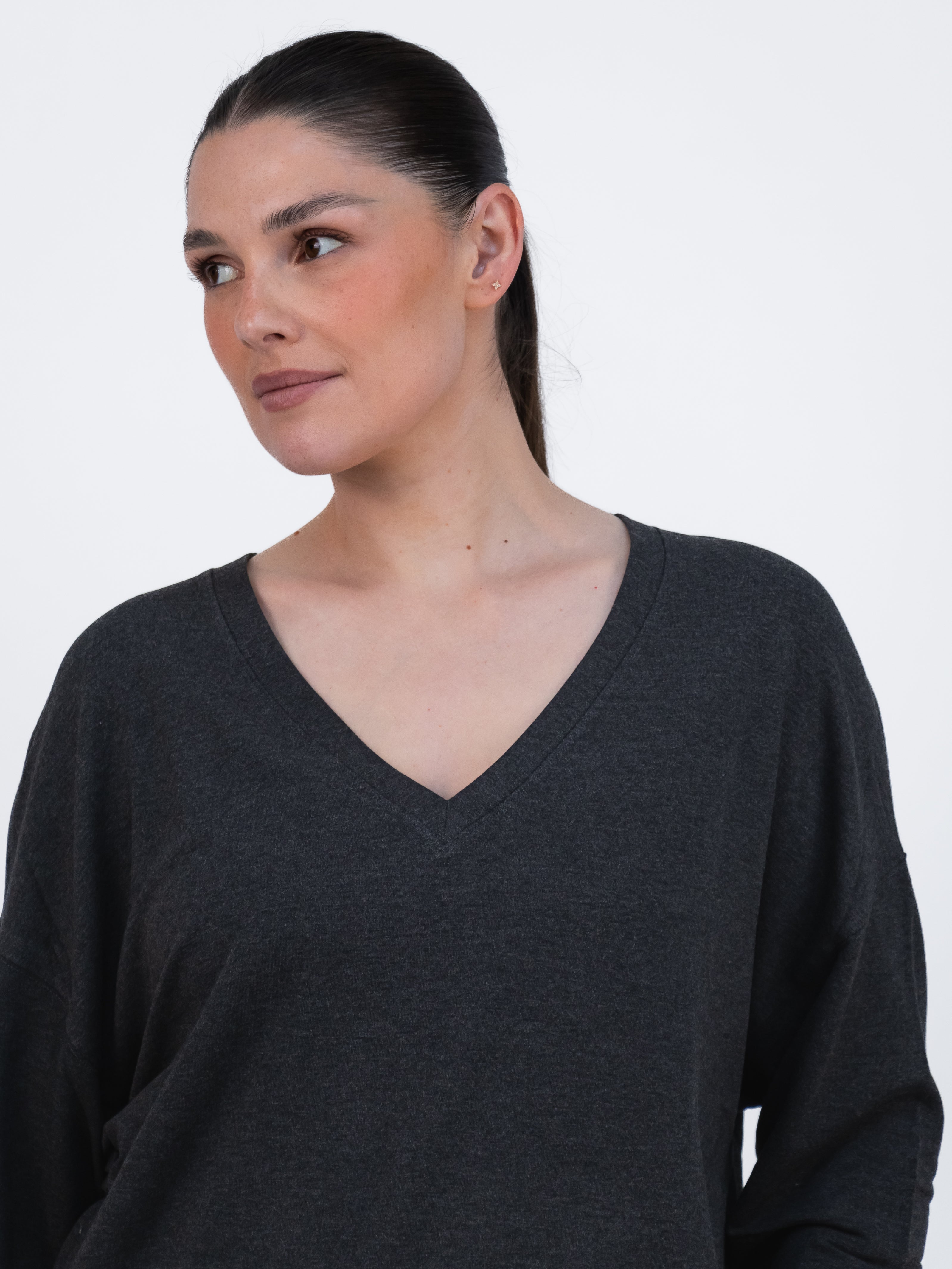 Majestic Filatures Sweater V Neck Long Sleeve Sweatshirt in Anthracite Heather