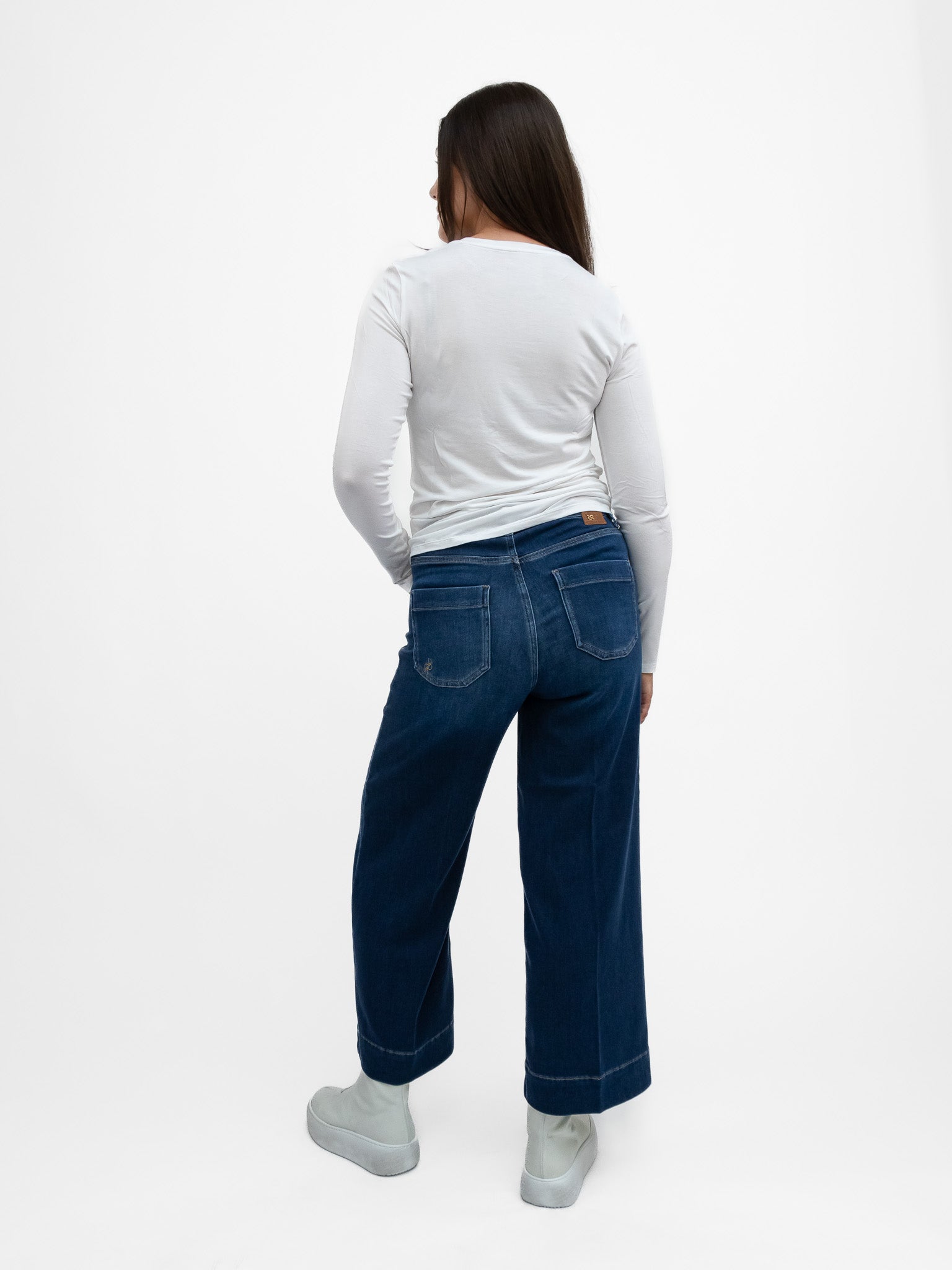 Majestic Filatures T-Shirt Ally Round Neck Long Sleeve Tee in White