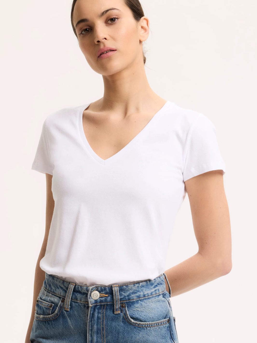 Majestic Filatures Top Patty V Neck Tee In Soft White