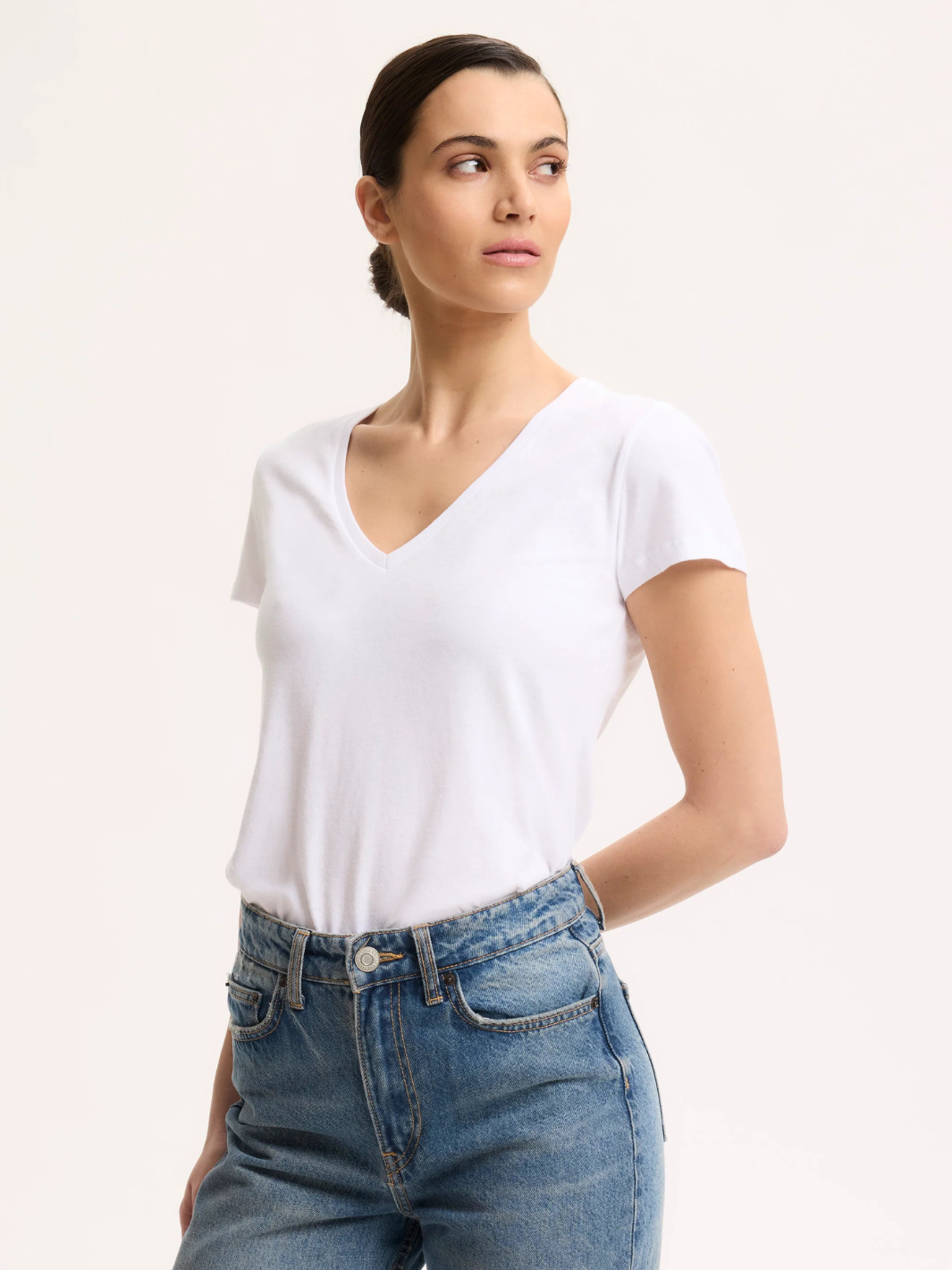 Majestic Filatures Top Patty V Neck Tee In Soft White