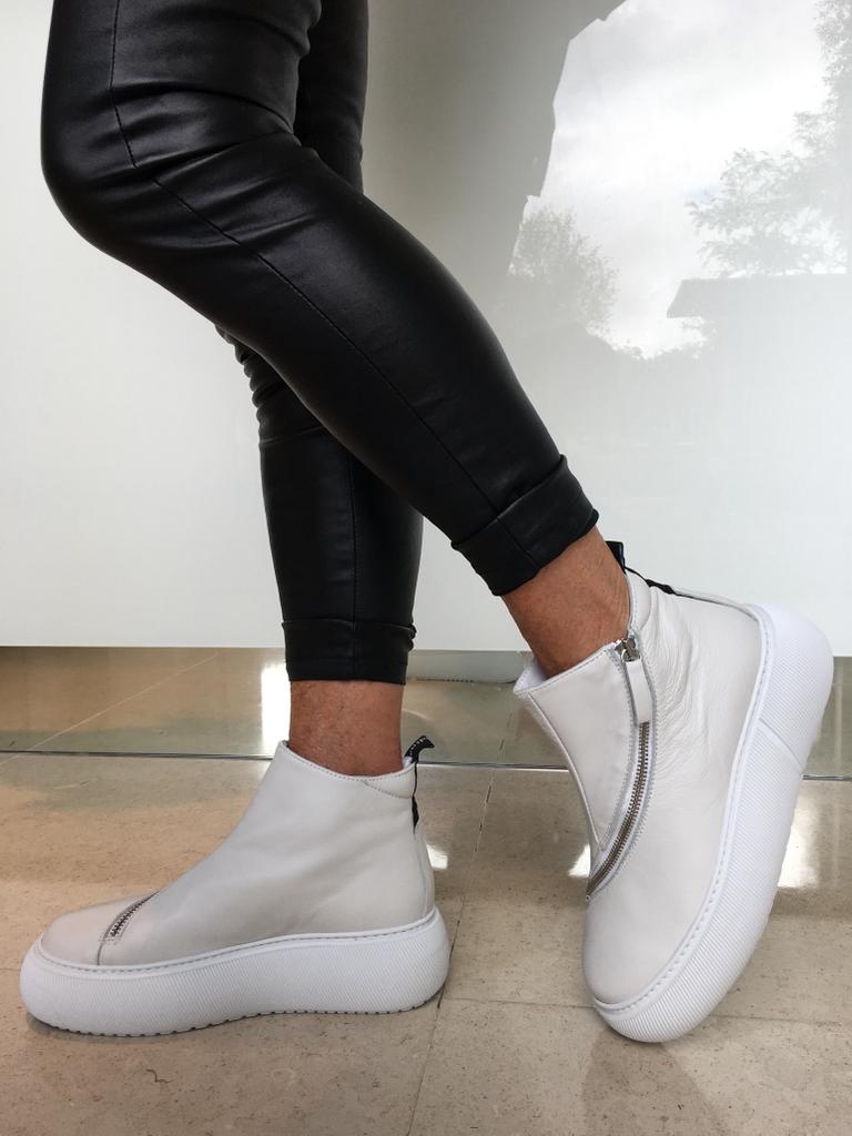 Nude of Scandinavia Boots Nude of Scandinavia Hedda Zipped Boots in Chalk