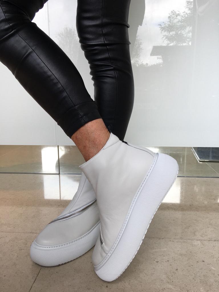 Nude of Scandinavia Boots Nude of Scandinavia Hedda Zipped Boots in Chalk