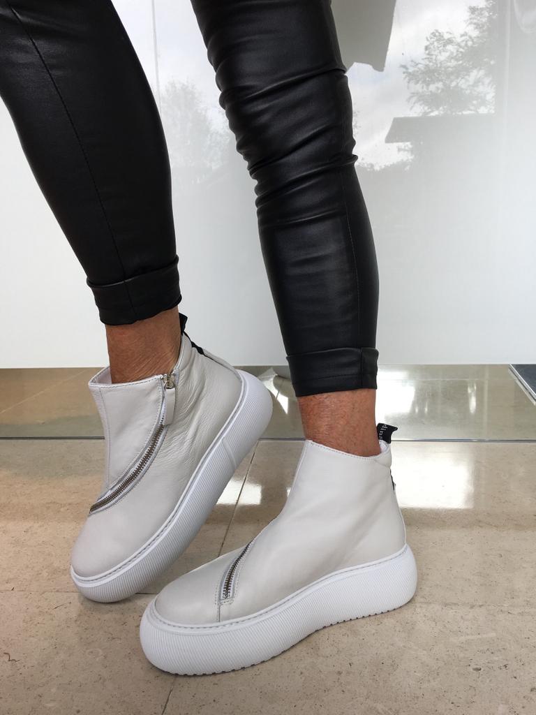 Nude of Scandinavia Boots Nude of Scandinavia Hedda Zipped Boots in Chalk