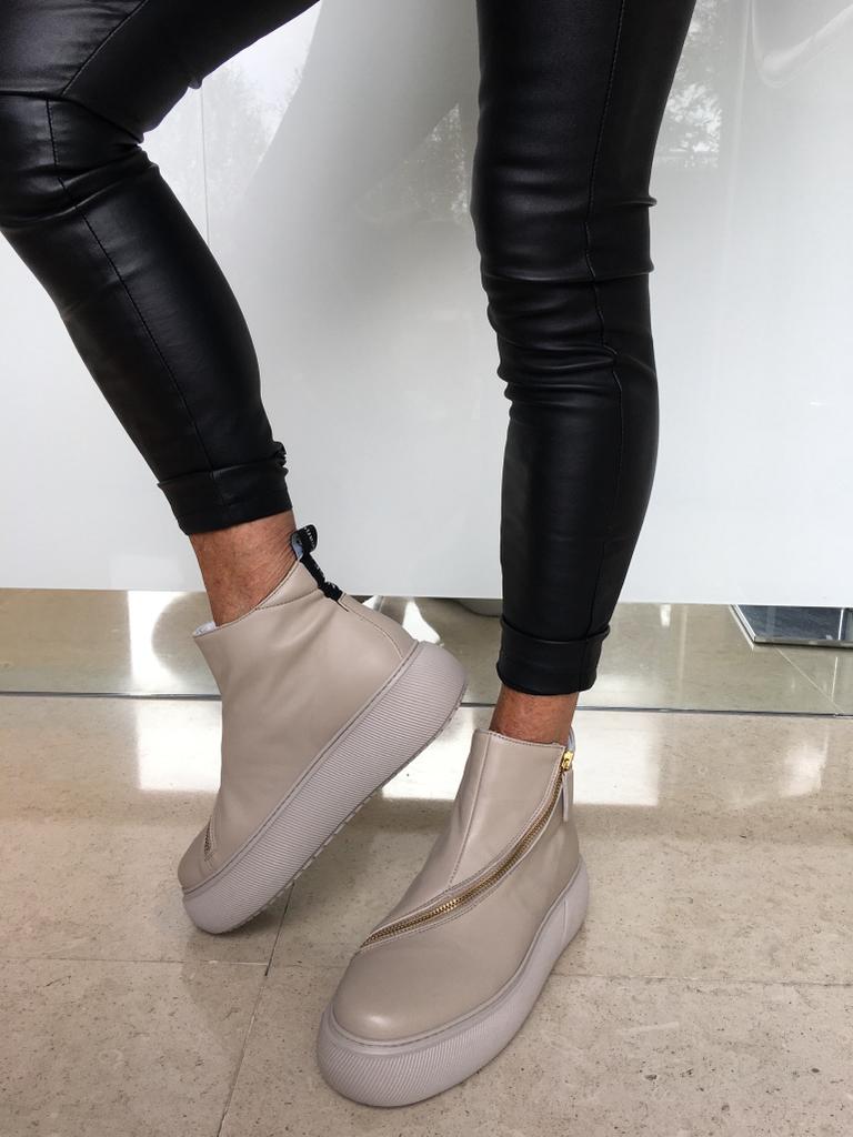 Nude of Scandinavia Boots Nude of Scandinavia Hedda Zipped Boots in Latte