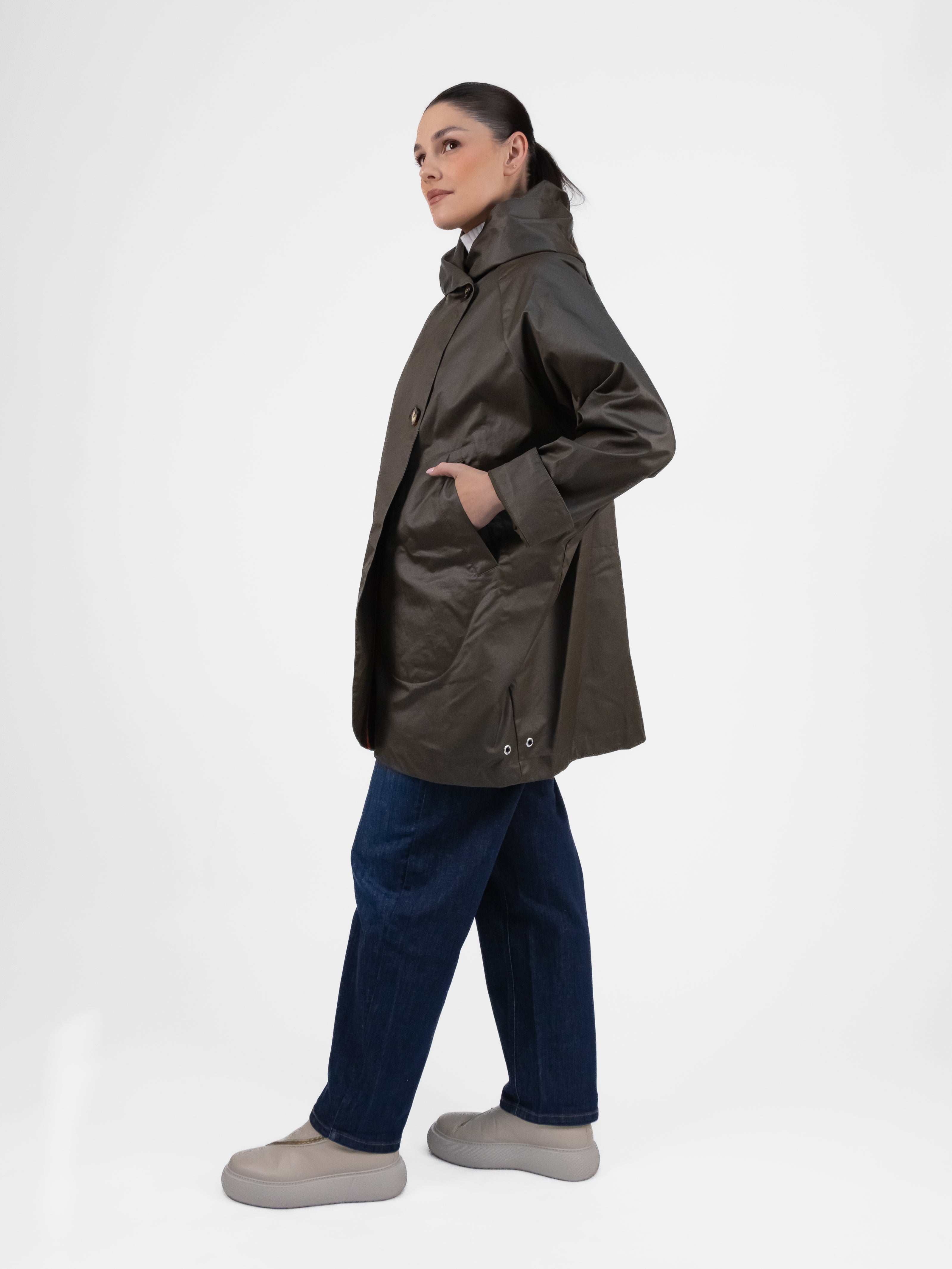 Prêt pour Partir Parkas Paola Cow Parka in Olive