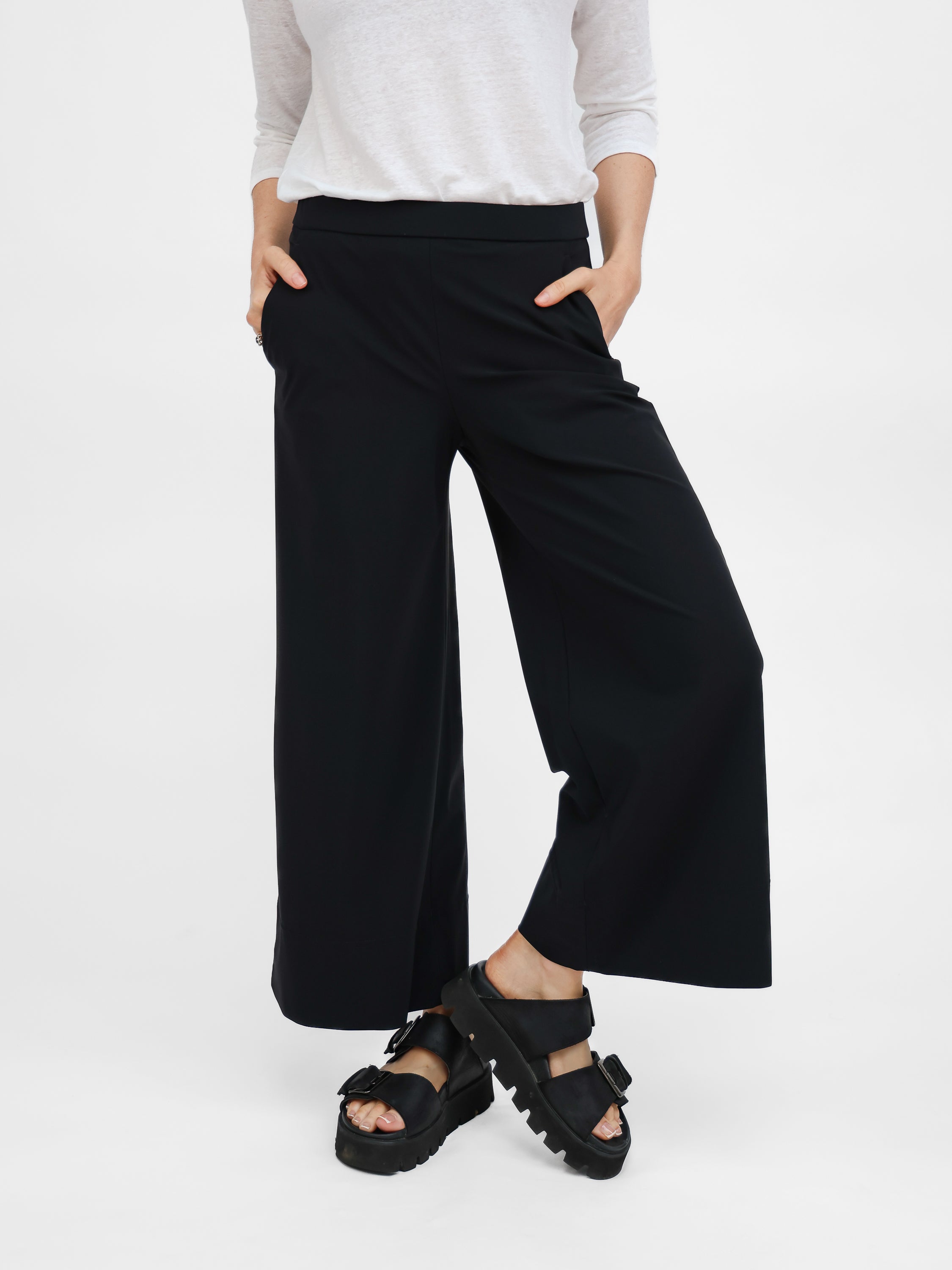 Raffaello Rossi Jeans Palina 6/8 Sport Hightech Jersey in Black