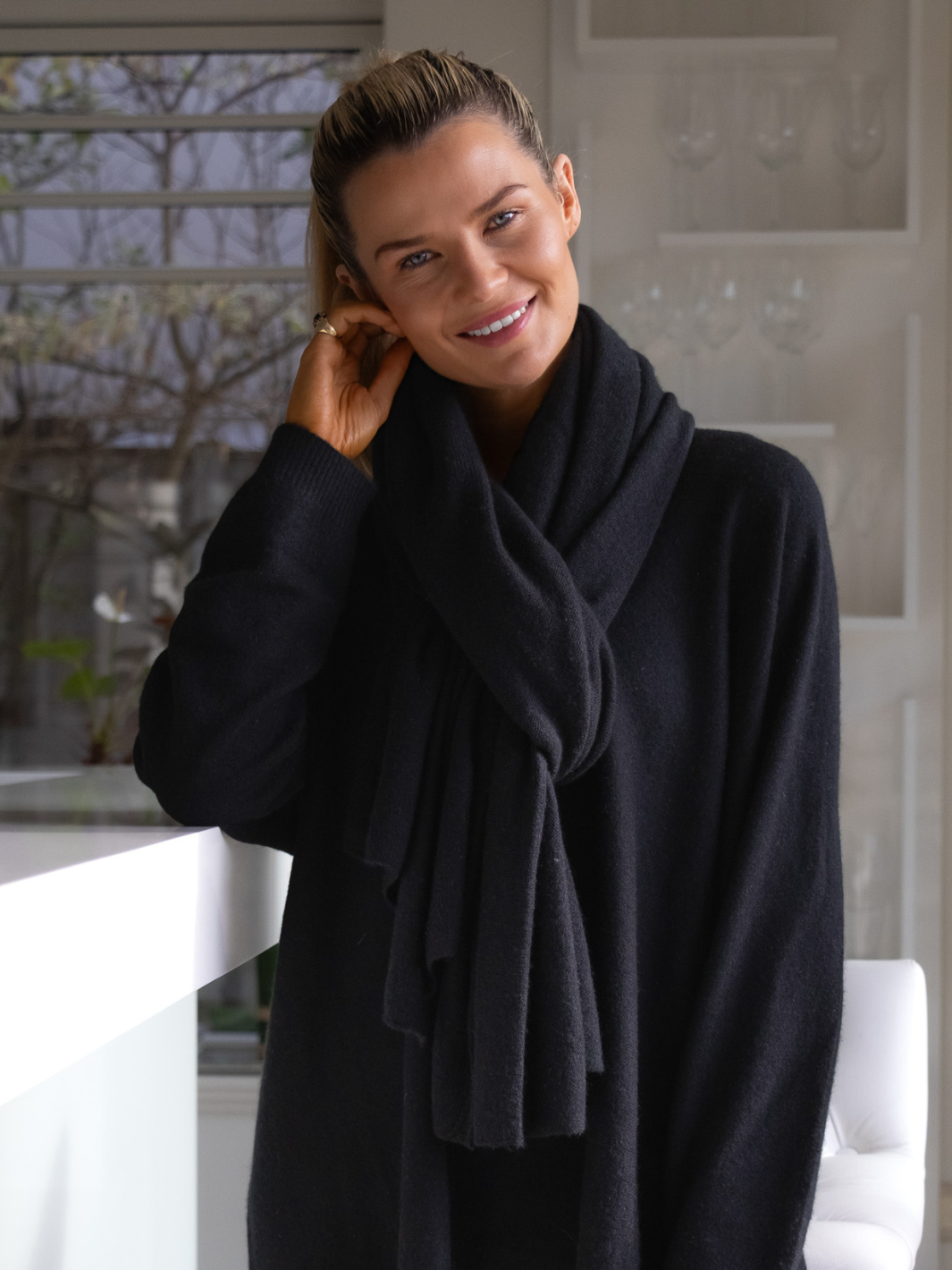 Cashmere By Kate Knitwear One Size Cashmere By Kate Travel Wrap In Black