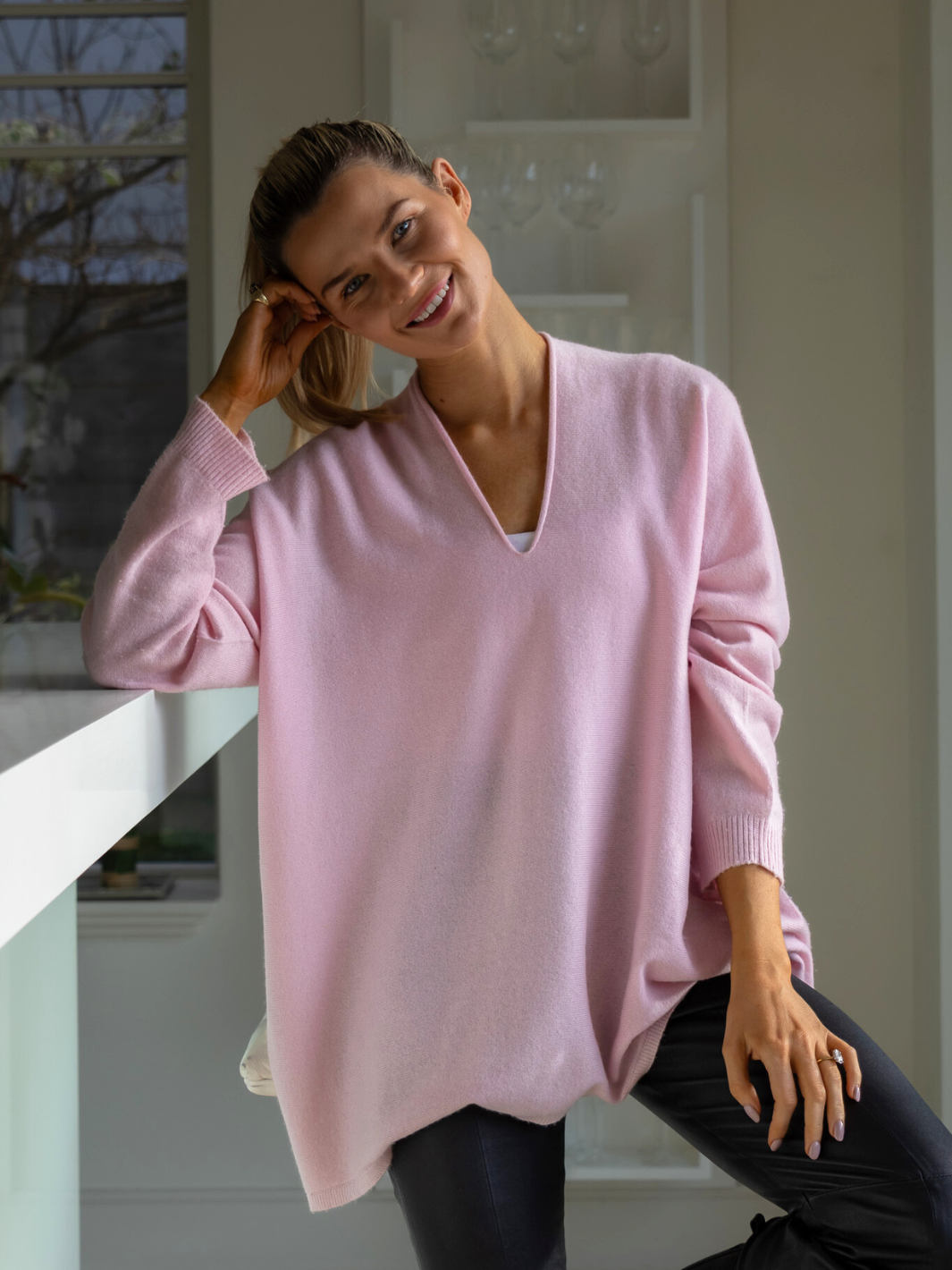 Cashmere By Kate Knitwear One Size Cashmere By Kate V Neck Oversize Sweater In Soft Pink