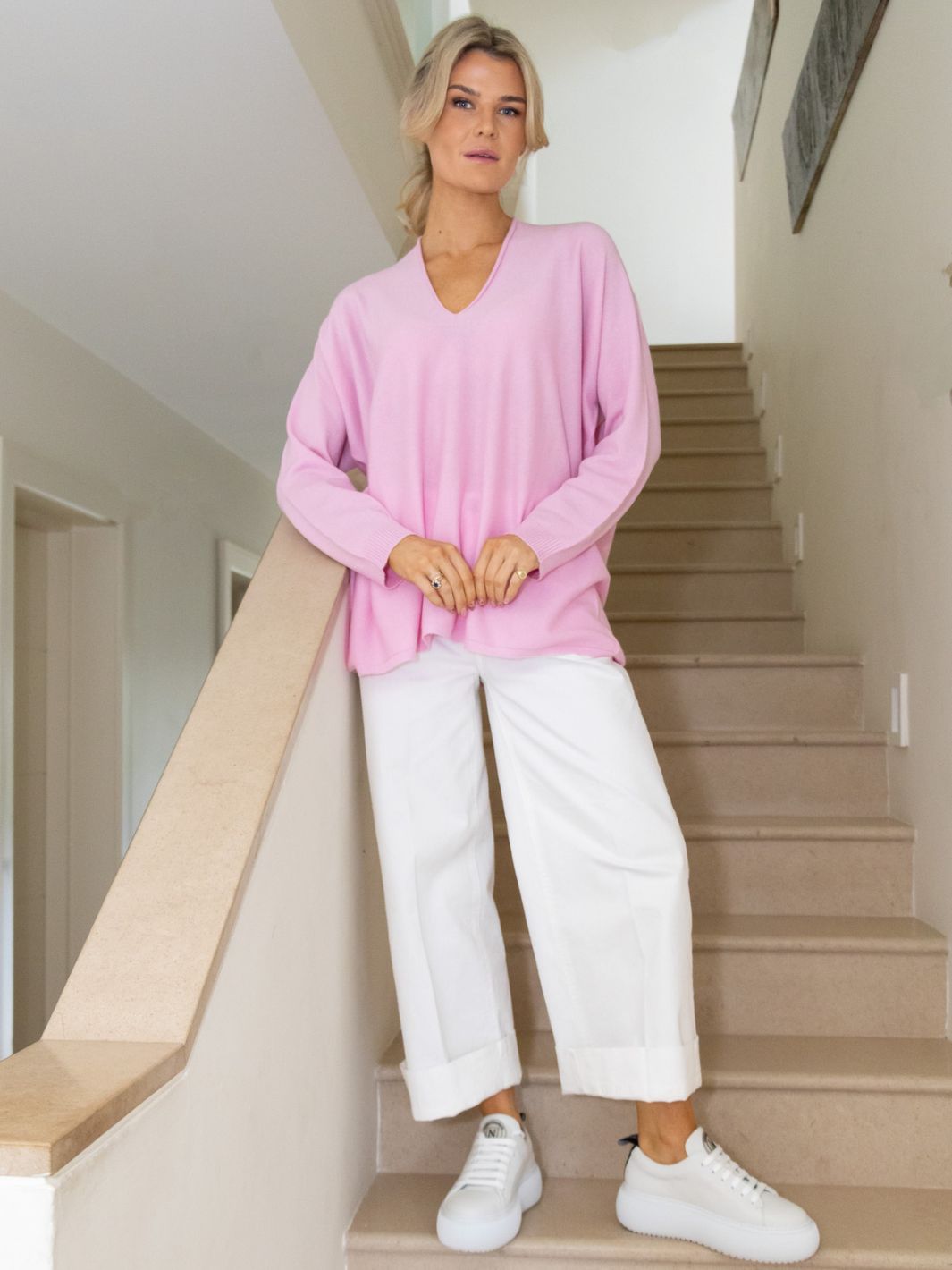 Cashmere by Kate Knitwear One Size Cashmere Oversize V-Neck Sweater in Petal Pink
