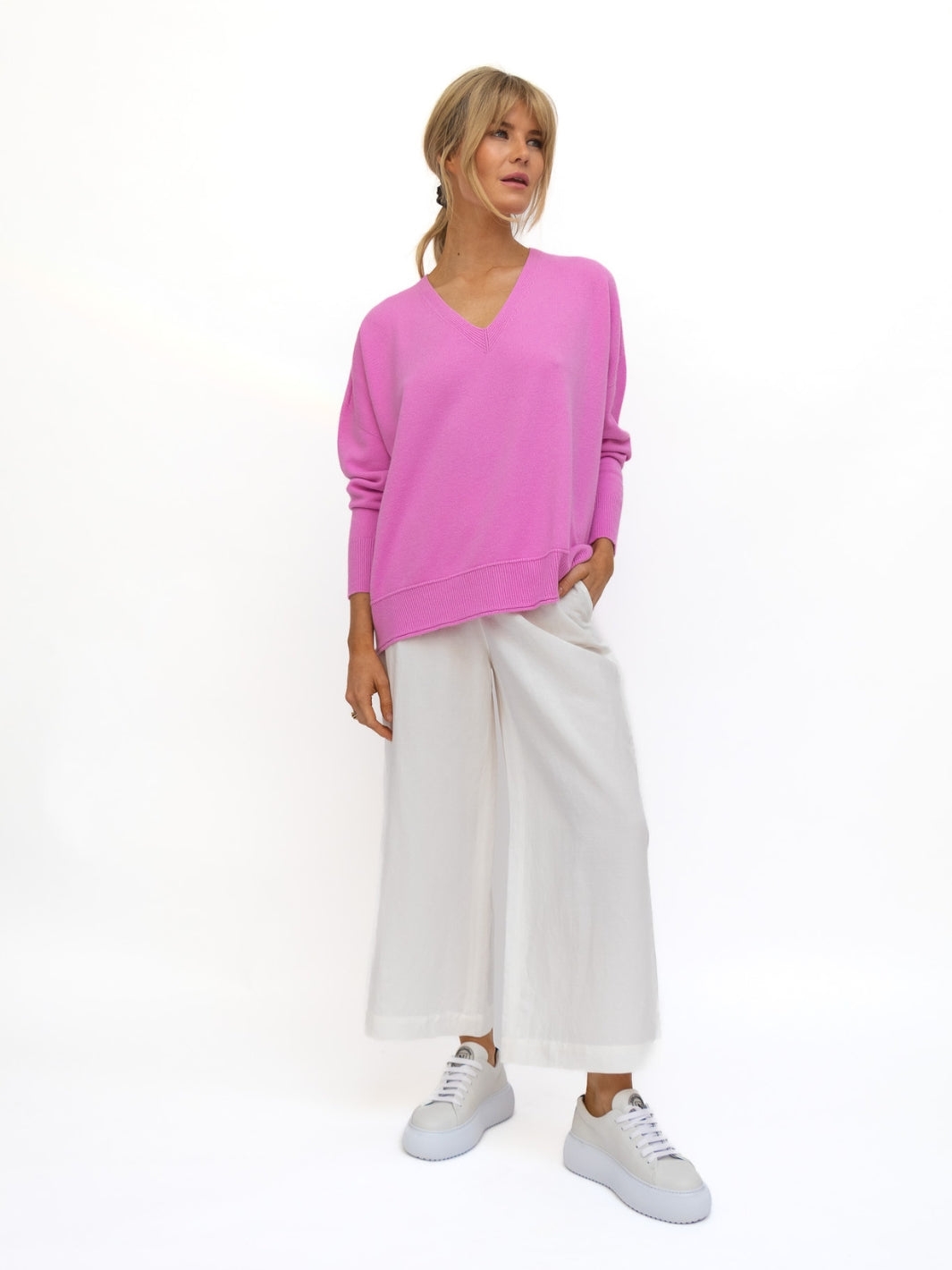 Diffusion by Kate Knitwear One Size Sienna V Neck Sweater In Peony Pink