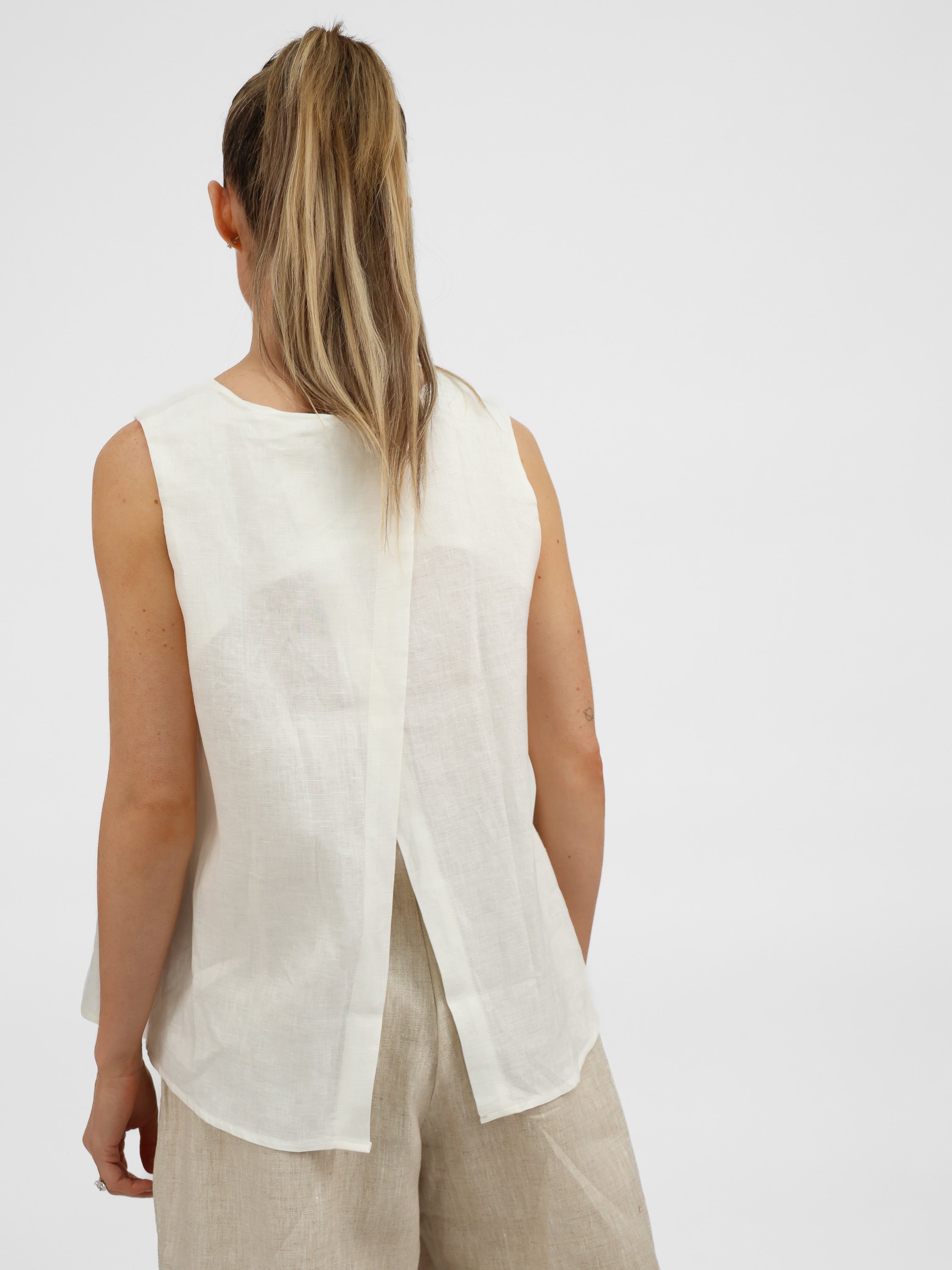 Diffusion by Kate Top One Size Ruth Pure Linen Pleat Back Top in Ecru