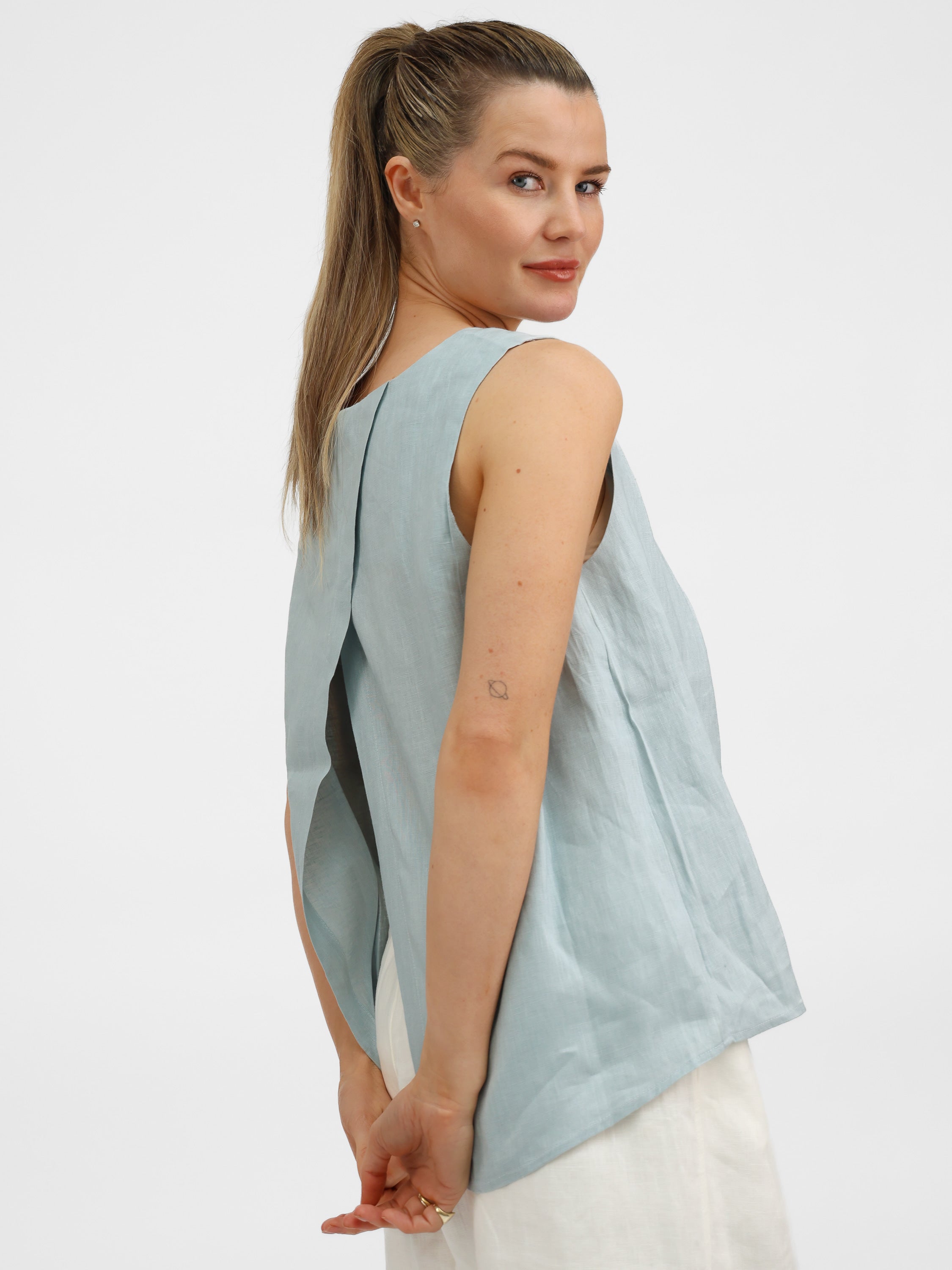 Diffusion by Kate Top One Size Ruth Pure Linen Pleat Back Top in Mint