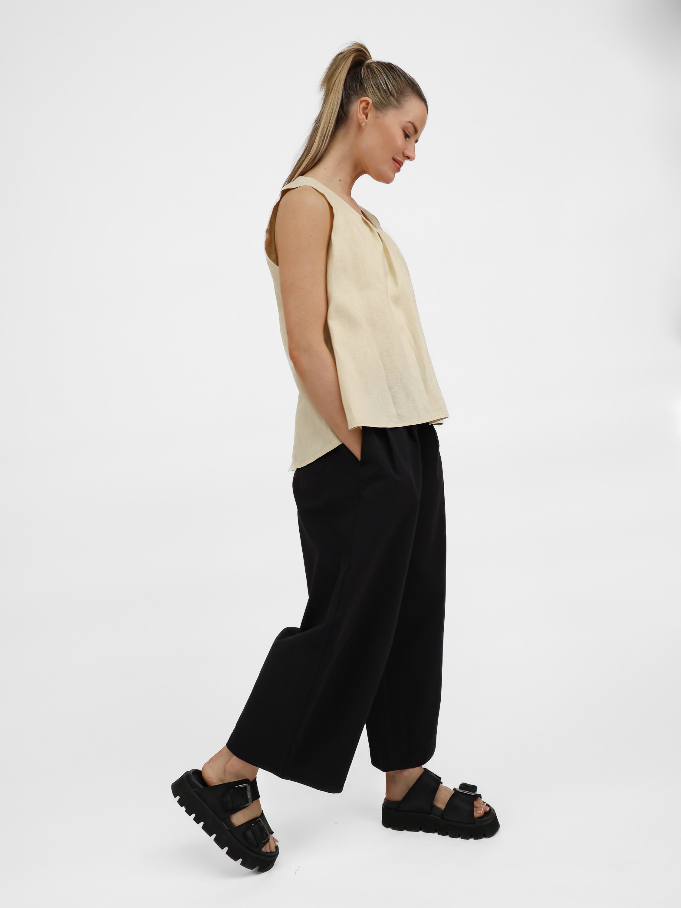 Diffusion by Kate Top One Size Ruth Pure Linen Pleat Back Top in Vanilla