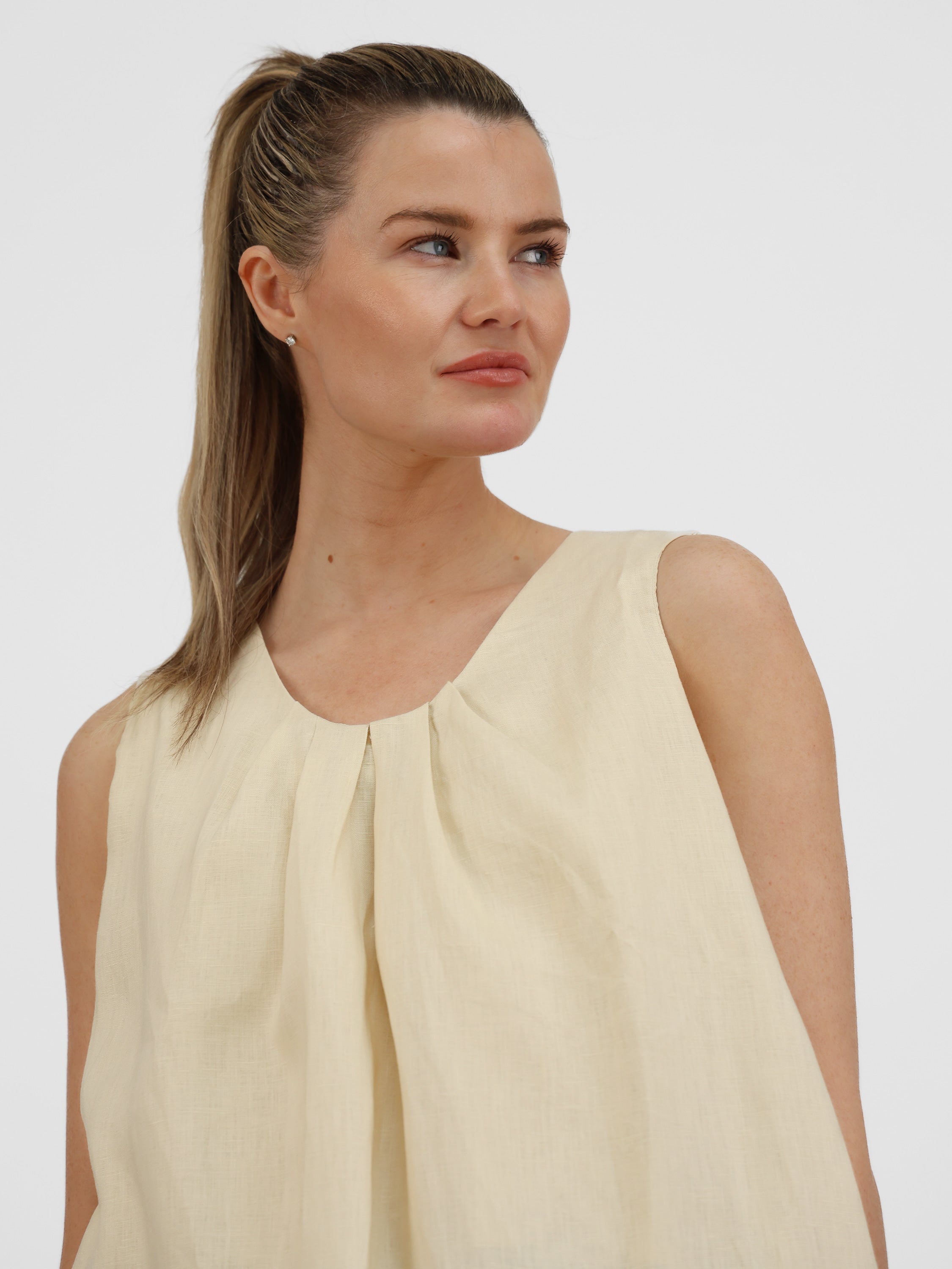 Diffusion by Kate Top One Size Ruth Pure Linen Pleat Back Top in Vanilla