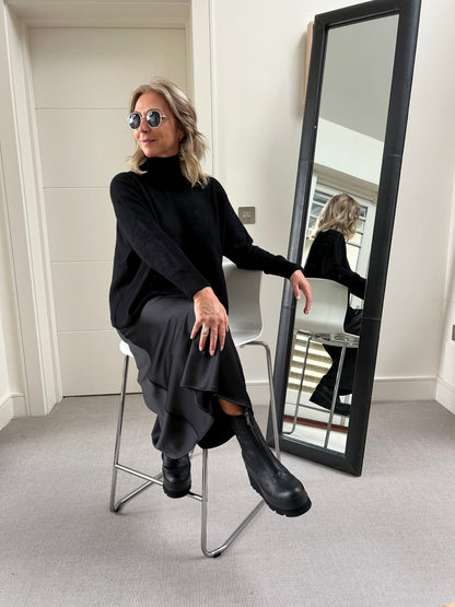 DIFFUSION.ie Josep mid length in long sleeve in Black
