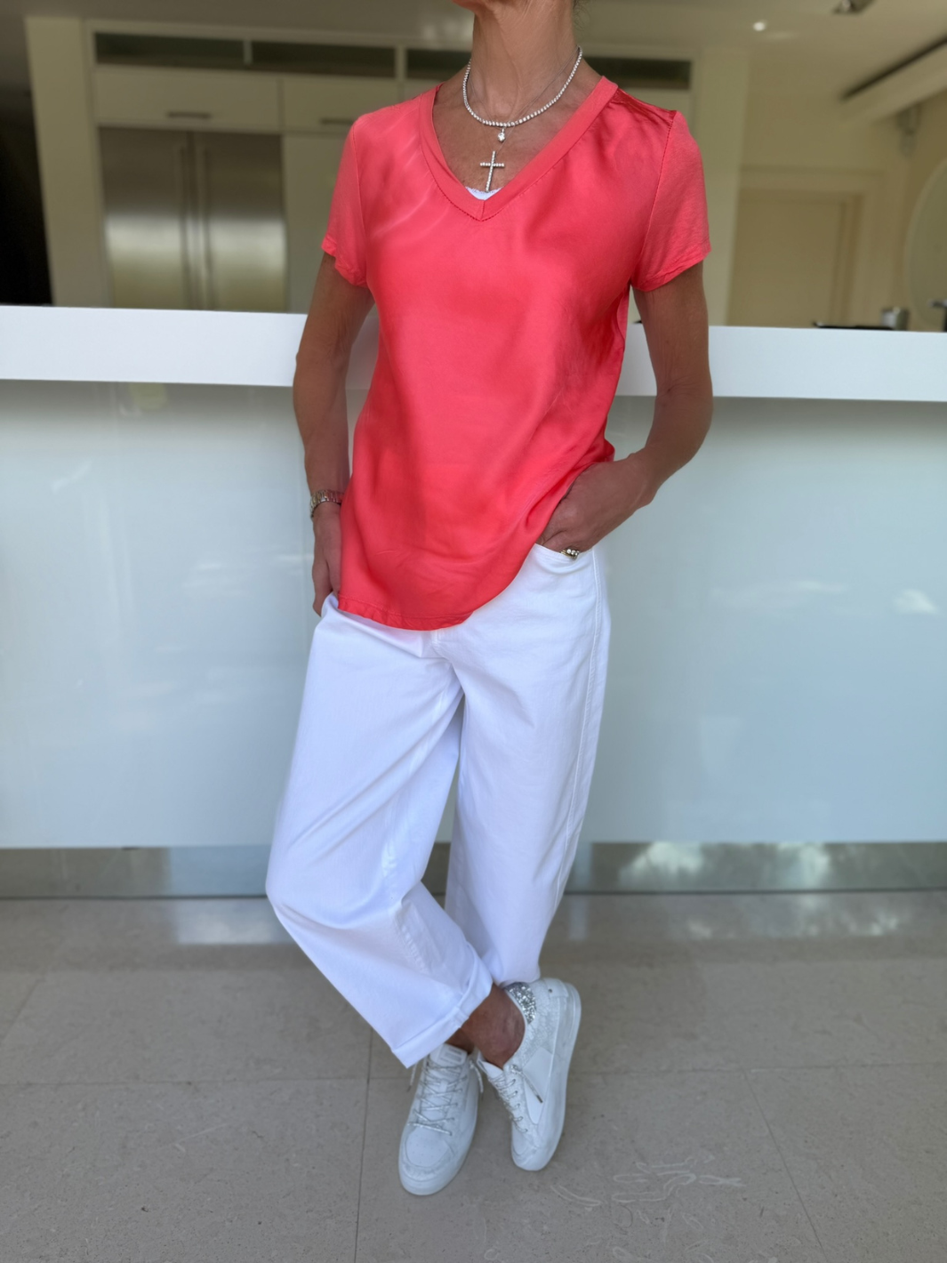 Diffusion.ie Top One Size Bias Cut Silky V Neck Tee In Coral