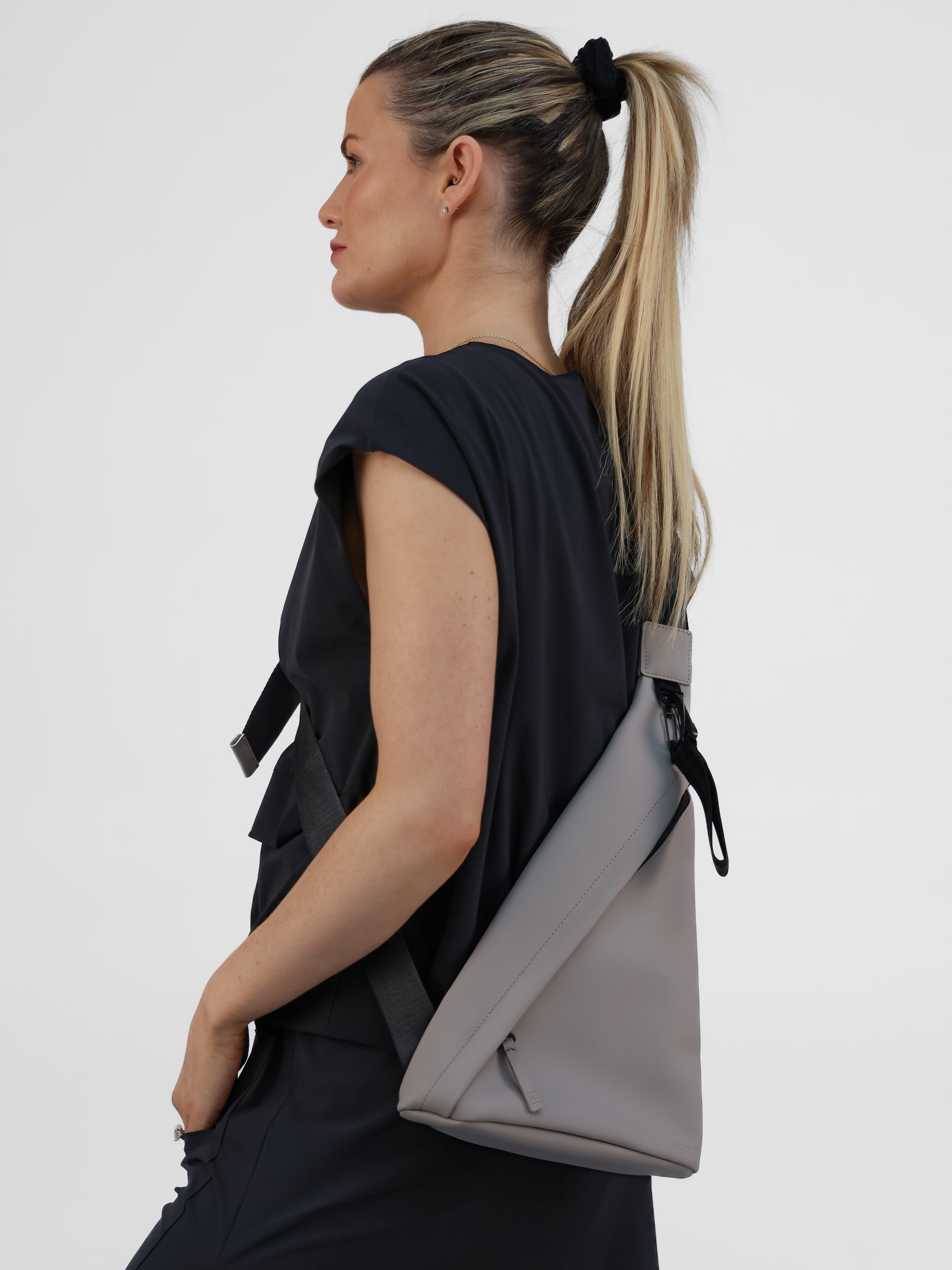 Gaston Luga Bag One Size Spläsh Sling Bag in Taupe