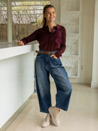 Italian Collection Jeans Barrel Leg Cropped Jeans in Faded Blue Wash