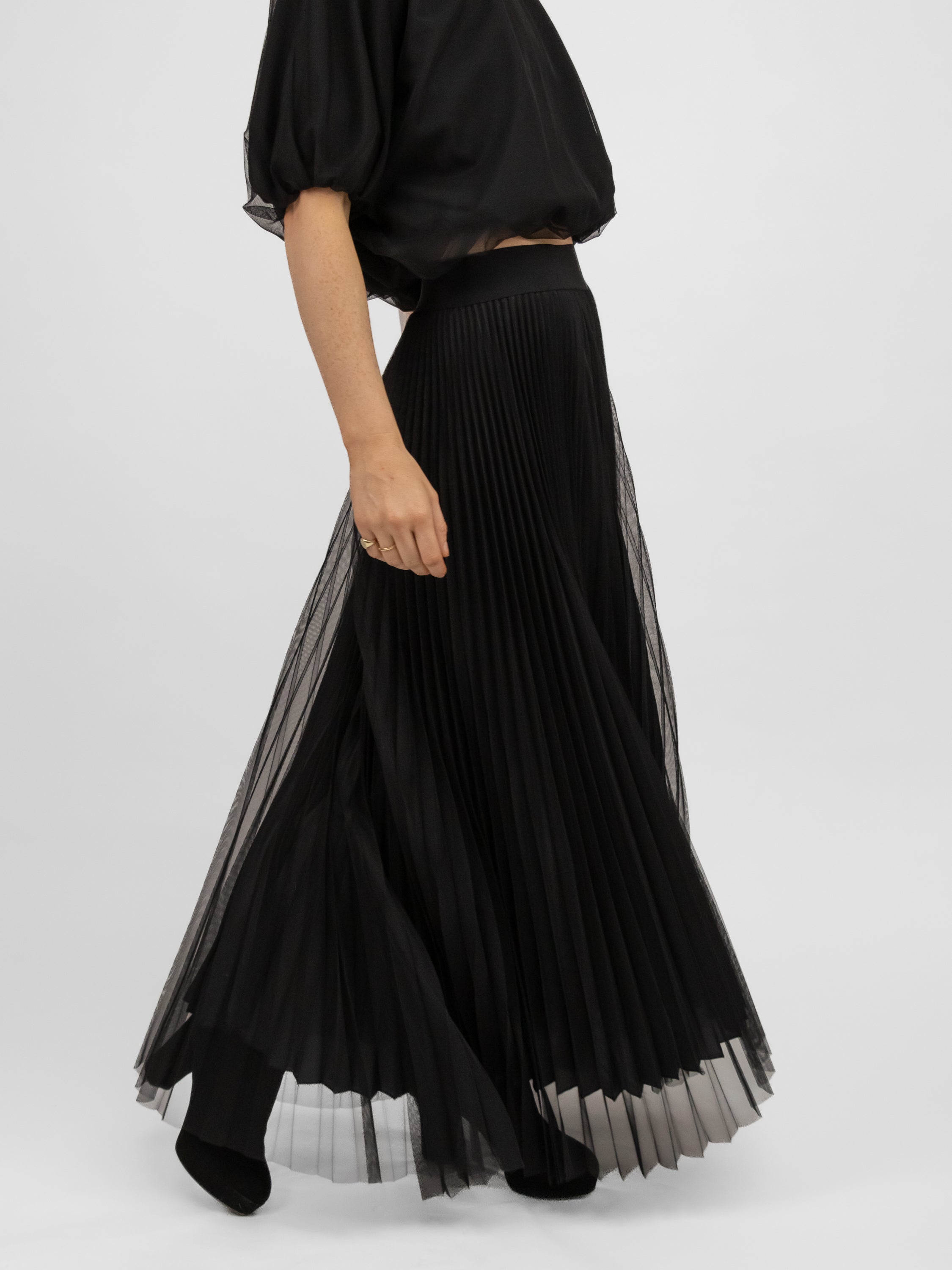 Long Pleated Tulle Skirt in Black –