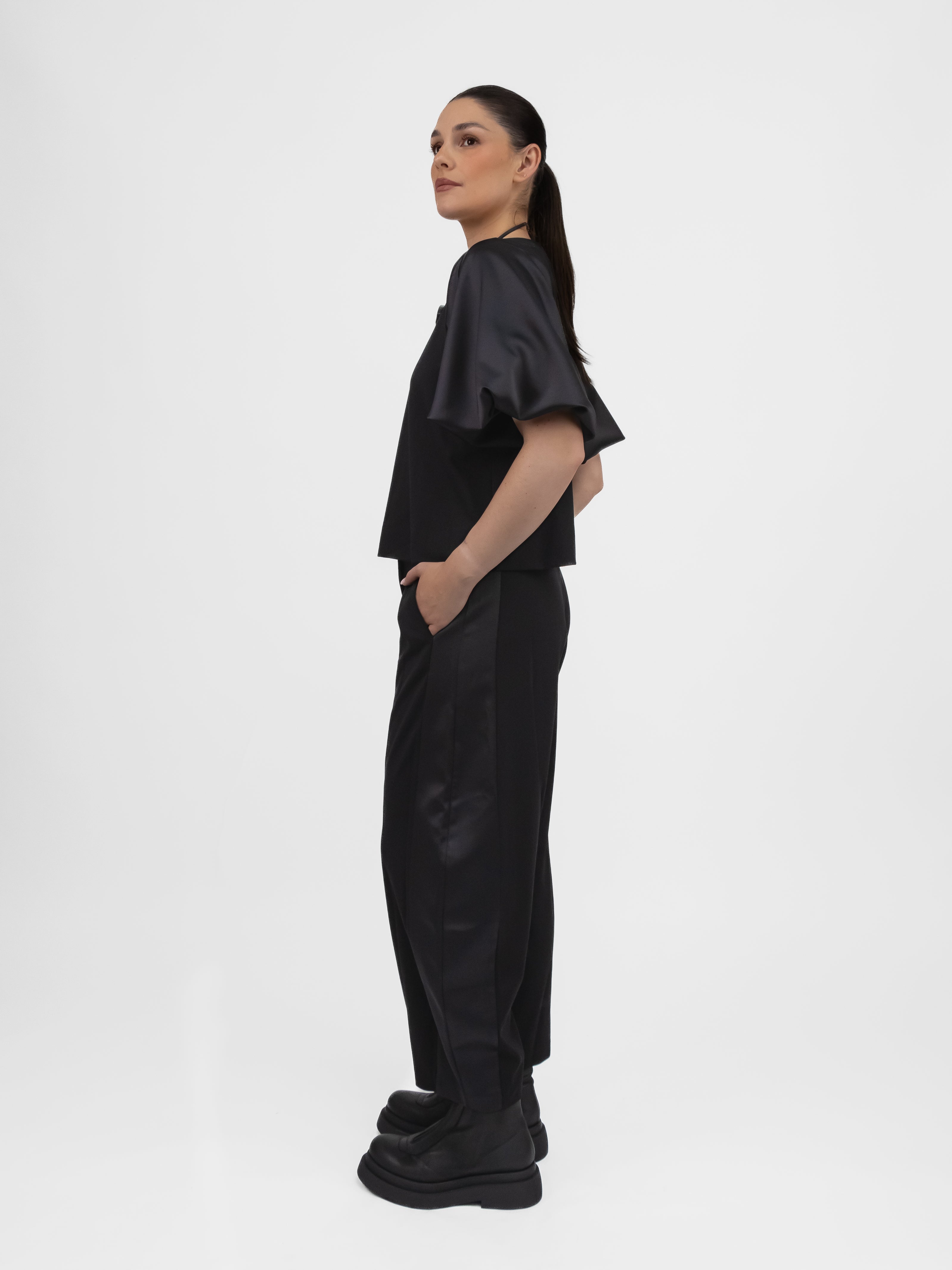 Italian Collection Sweatshirt Short Sleeve Round Neck Top in Black