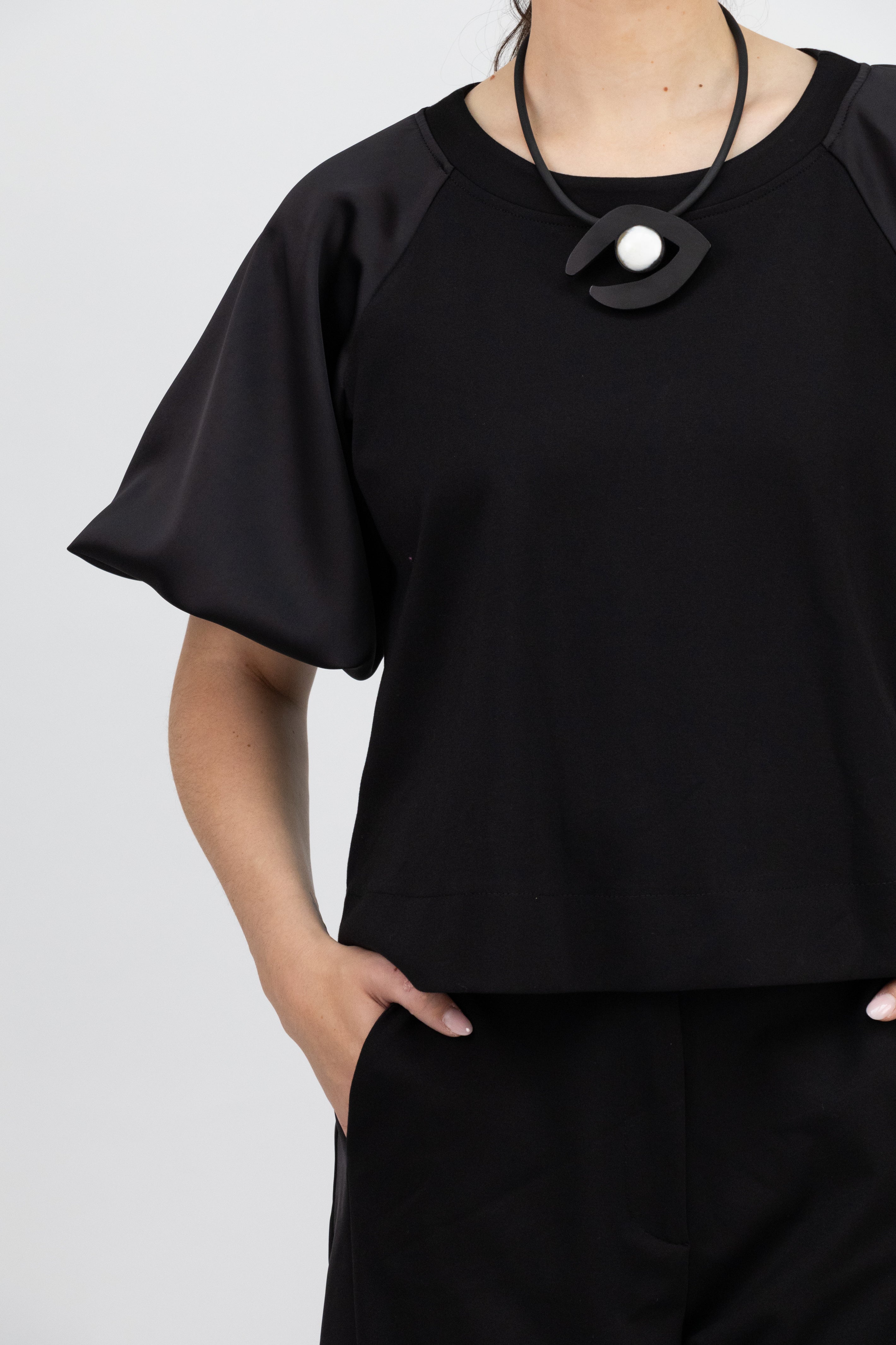 Italian Collection Sweatshirt Short Sleeve Round Neck Top in Black