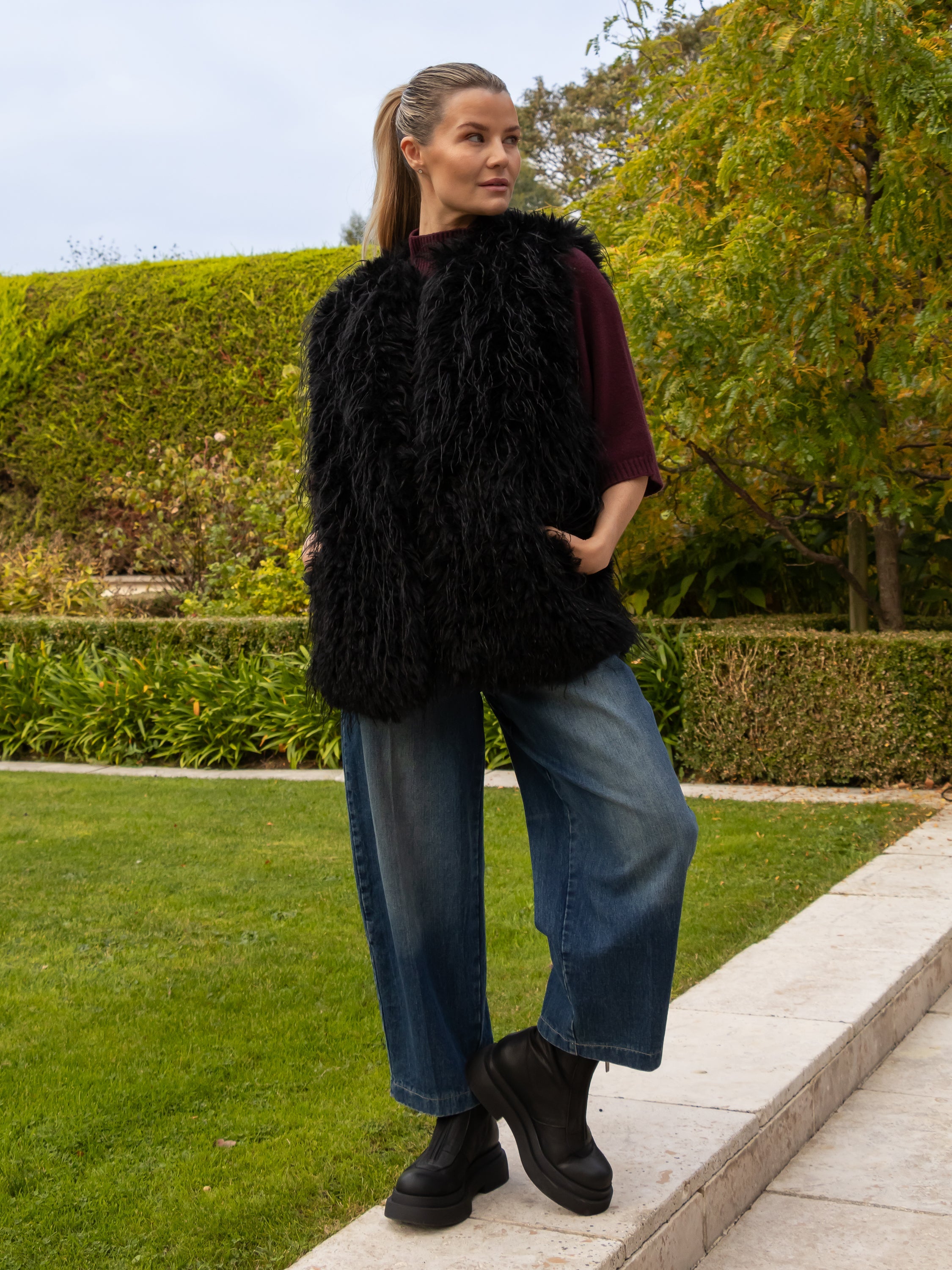Italian Collection Vest Faux Fur Gilet in Black