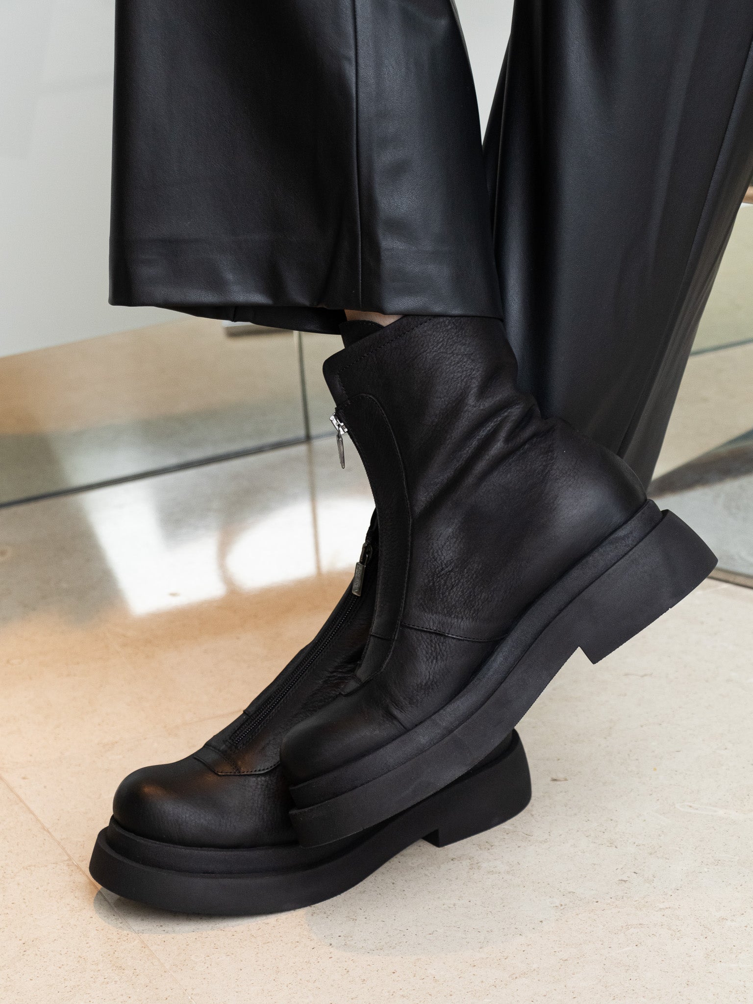 Lofina Boots Gasoline Nero Short Zip Front Boots