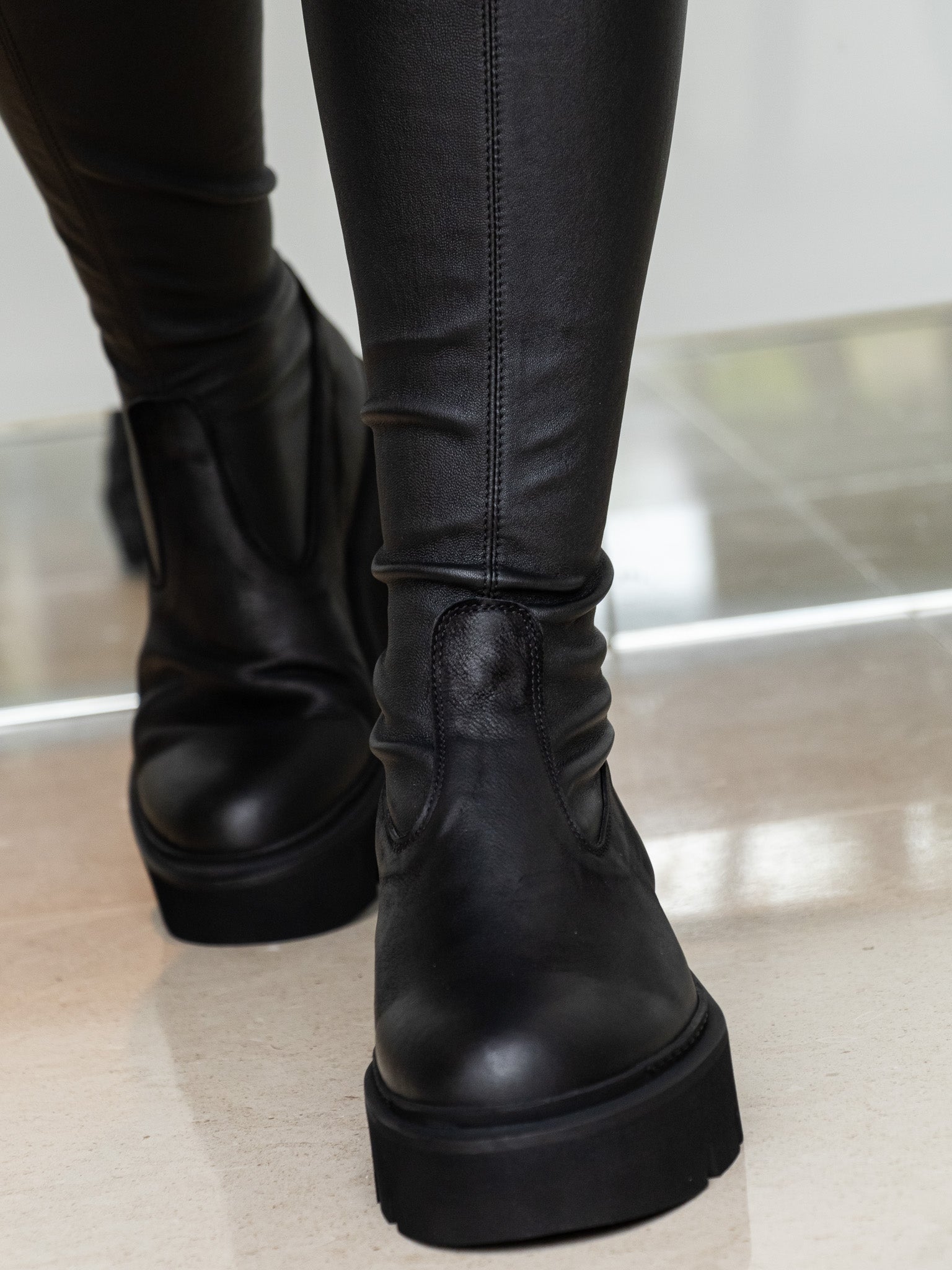 Lofina Boots Long Under-Knee Boots with Fitted Stretch Leg & Back Zipper