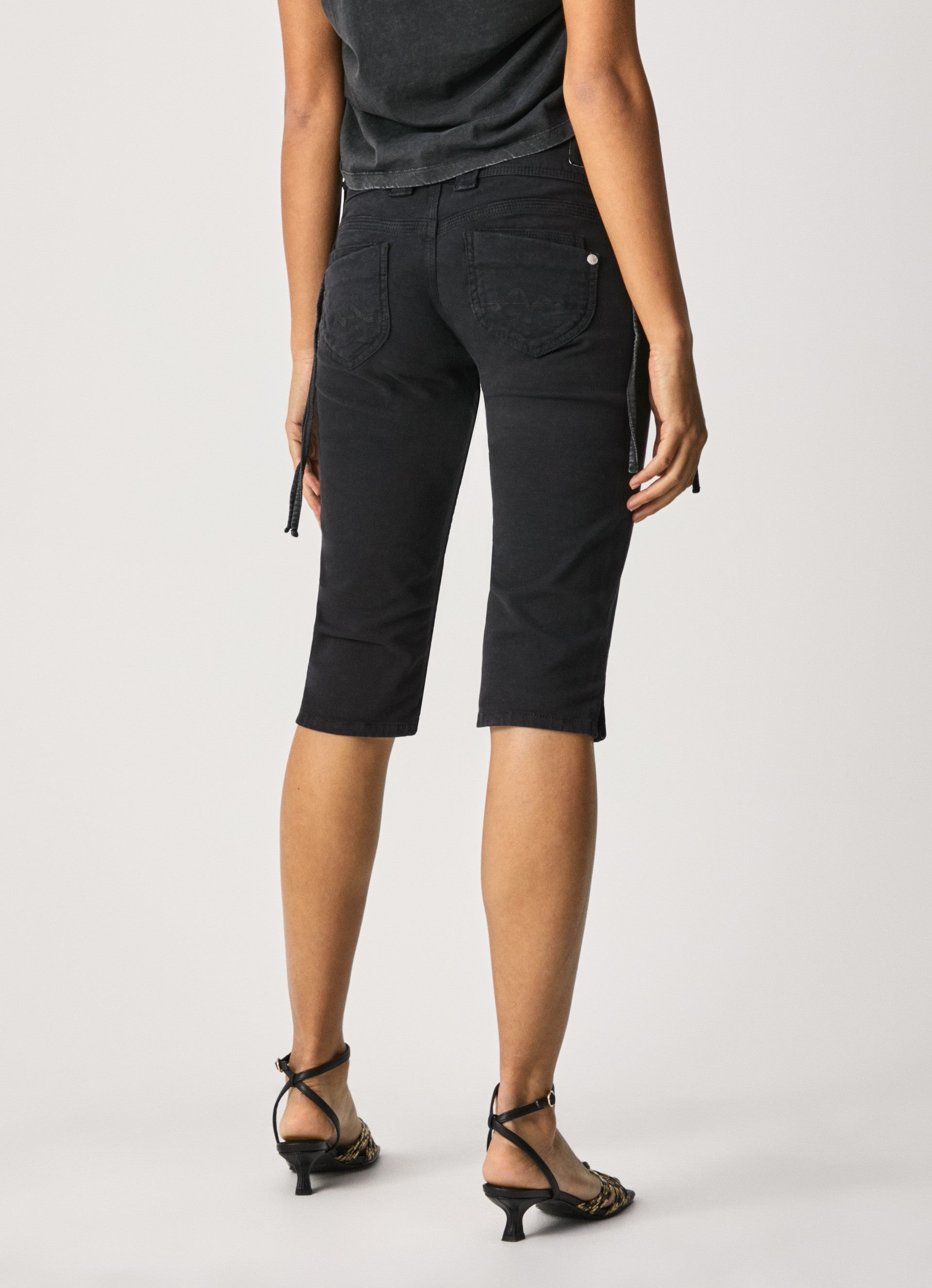 PEPE London Jeans Pepe Venus Crop Jeans in Black