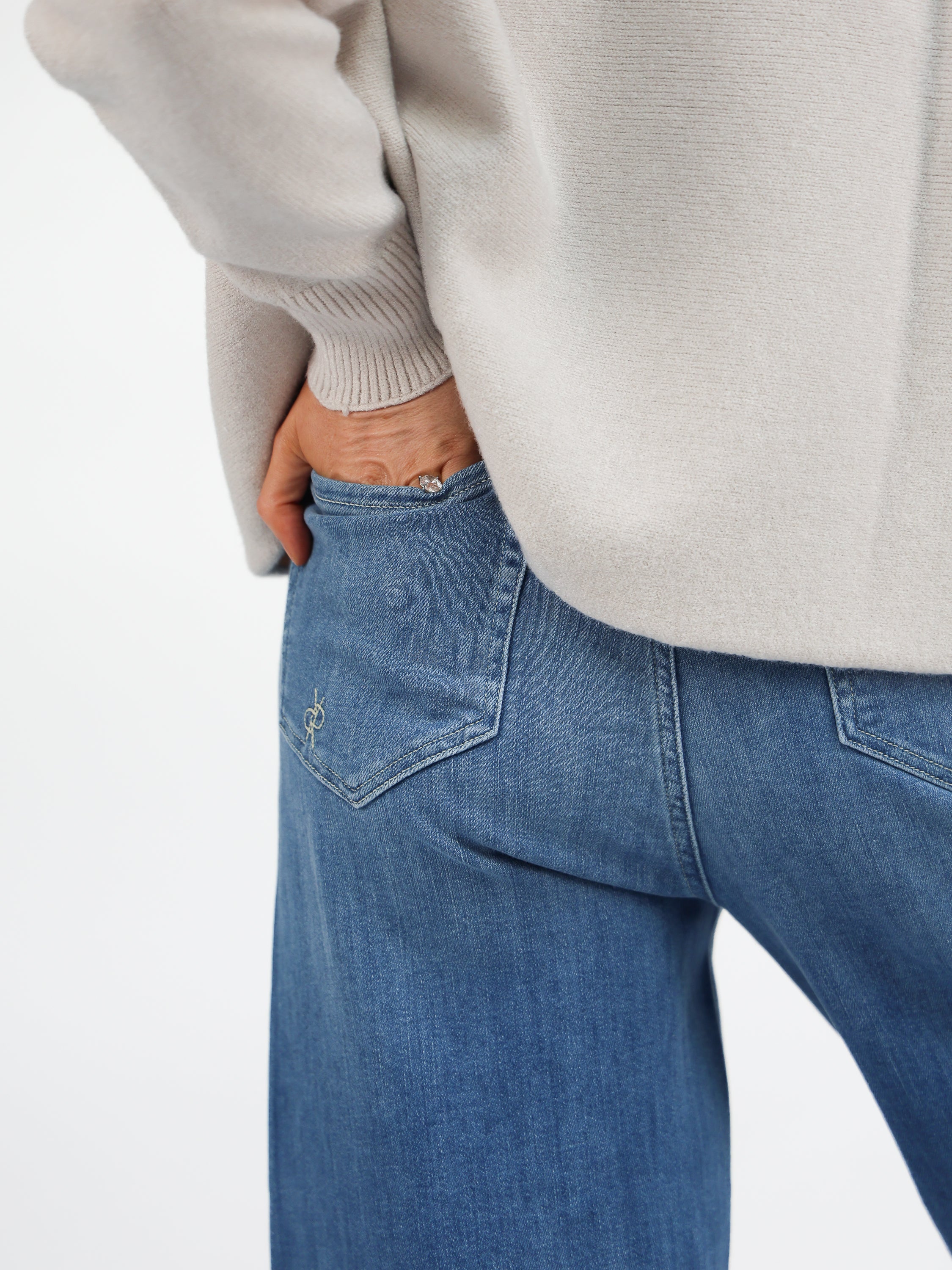 Raffaello Rossi Jeans Hanni 7/8 Authentic Stretch Denim in Pale Denim