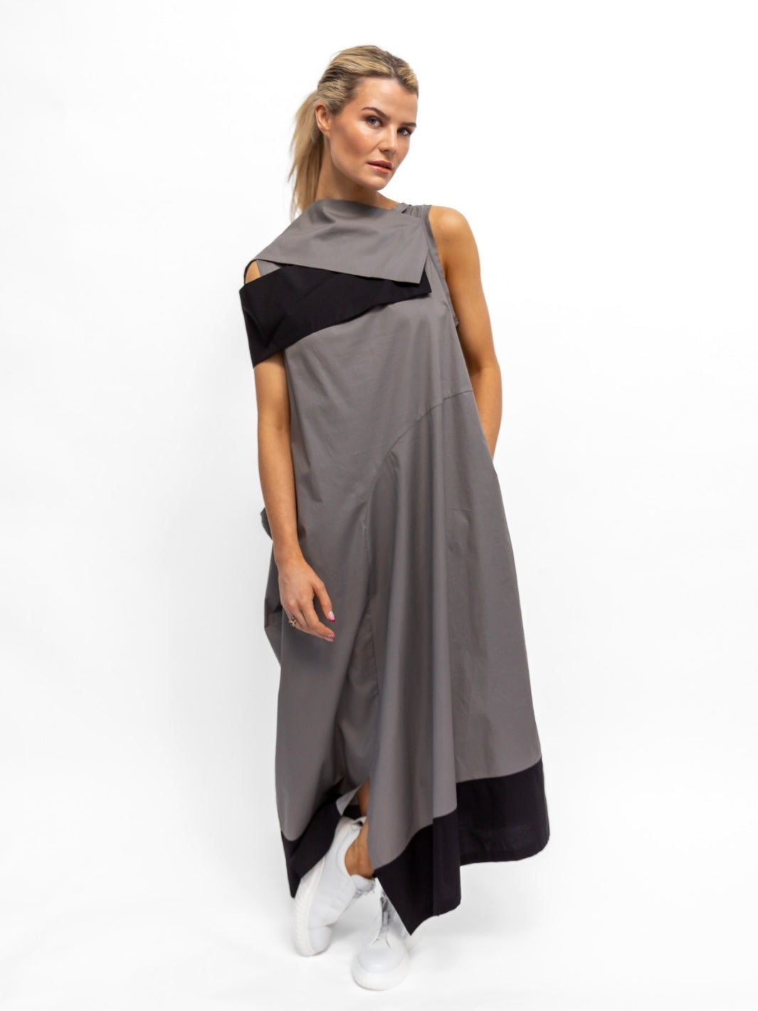 Xenia Design Dress Xenia ELAN Dress in Soft Taupe and Black