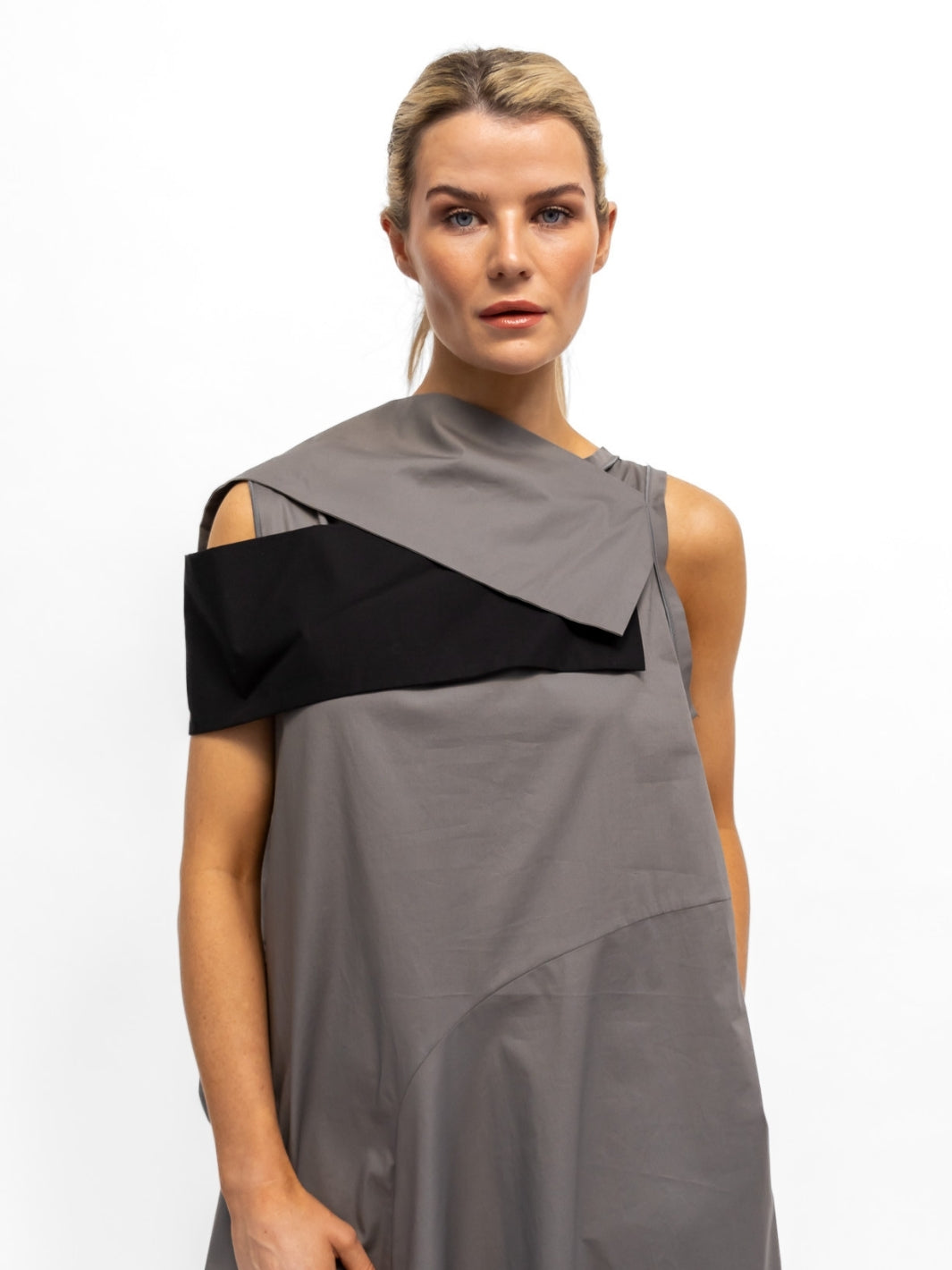 Xenia Design Dress Xenia ELAN Dress in Soft Taupe and Black