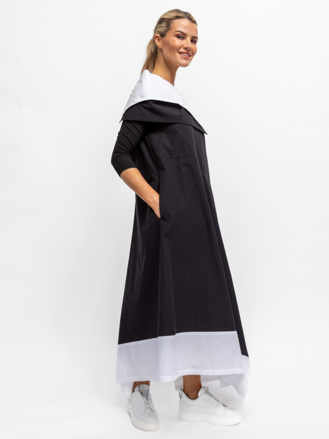 Xenia Design Dress Xenia OPLI Dress in Black with White